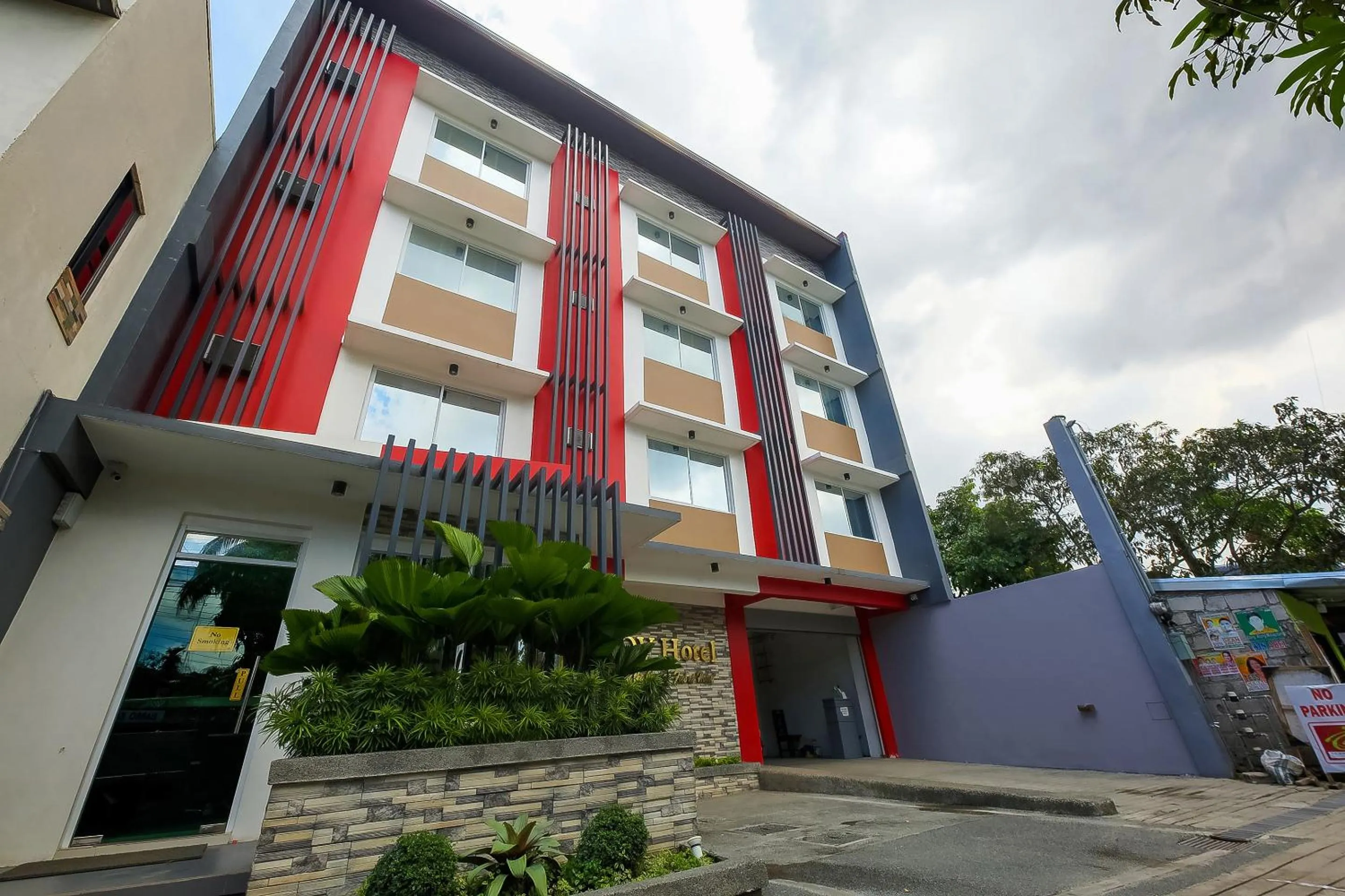 Facade/entrance in JQV Hotel