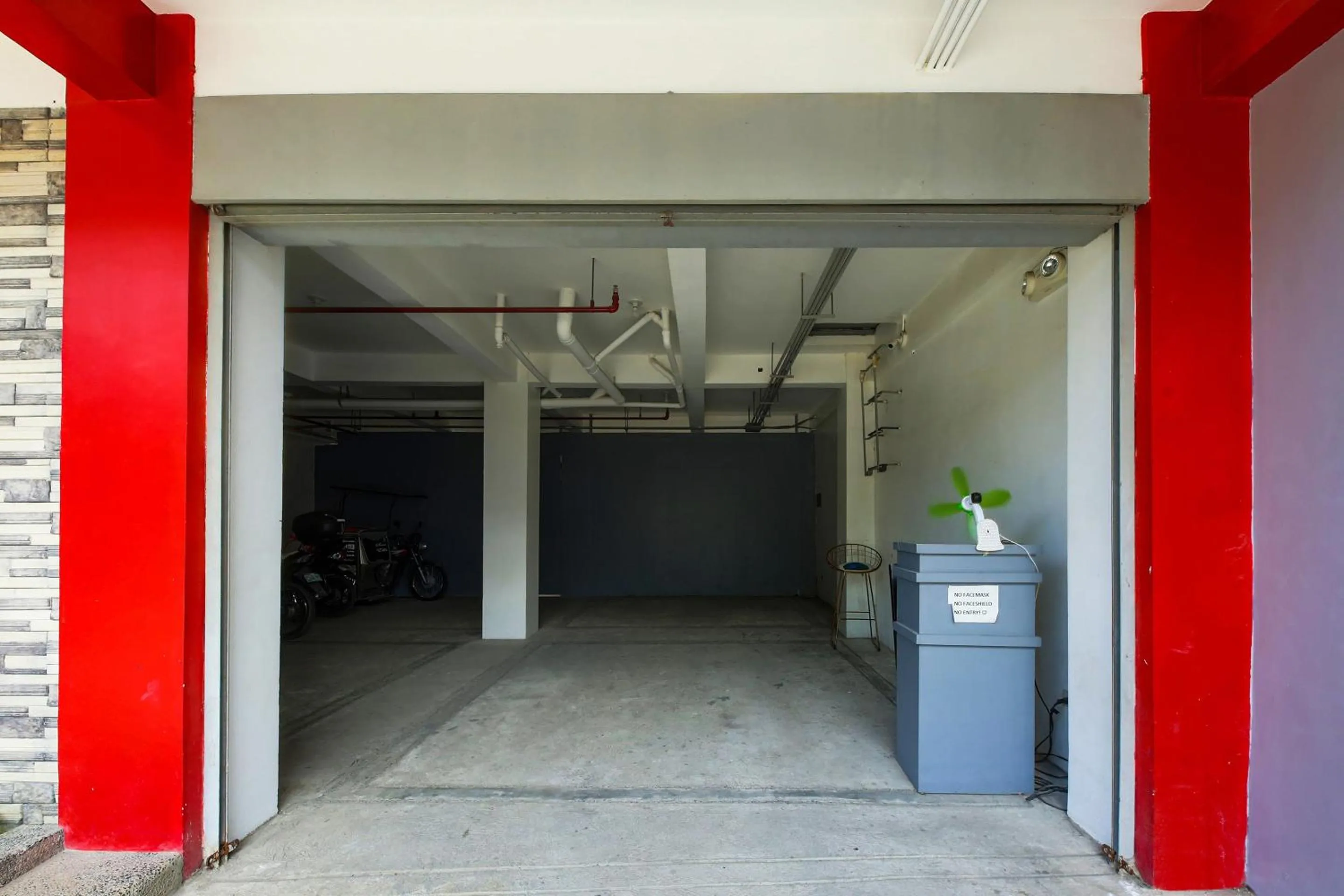 Facade/entrance in JQV Hotel