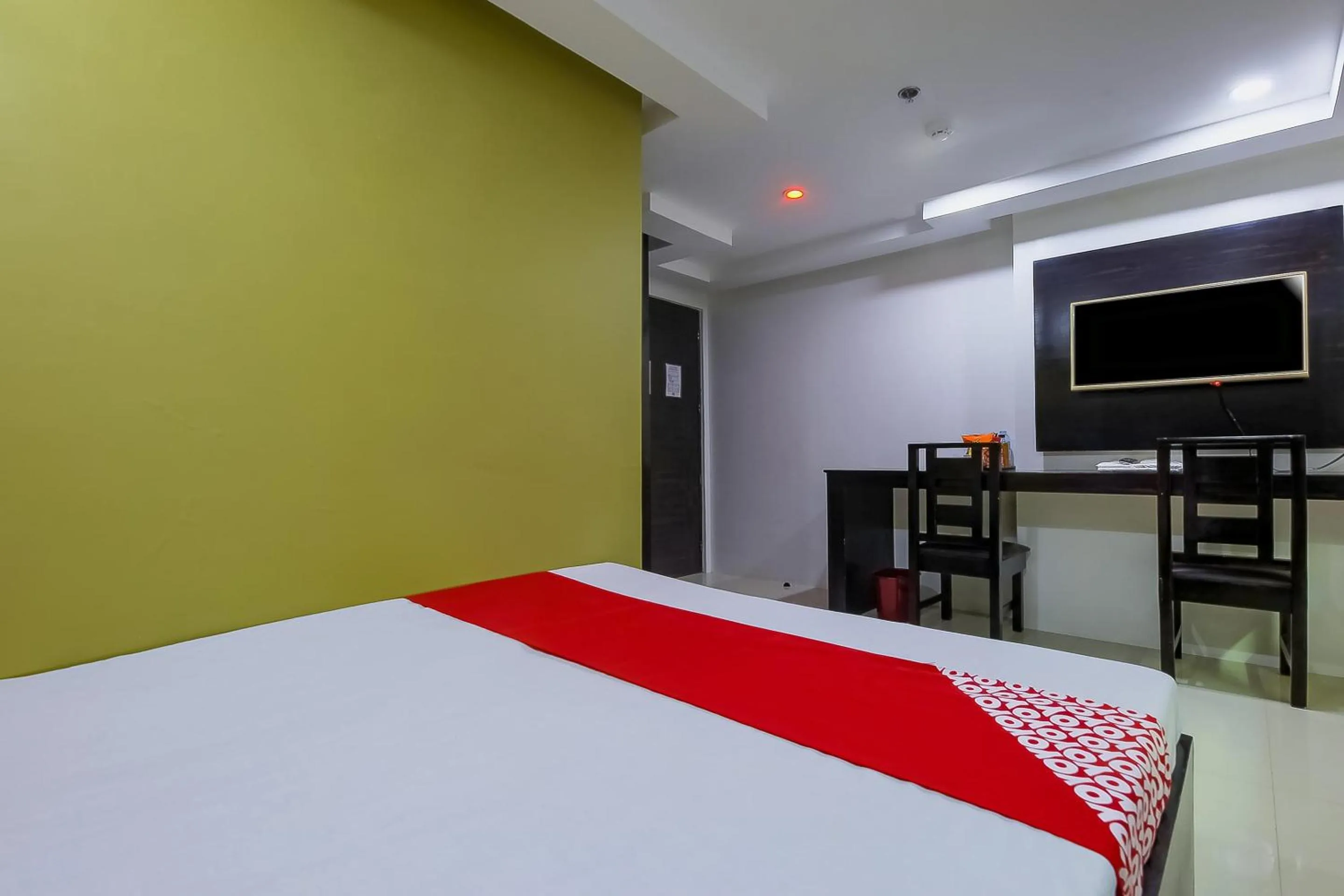 Bedroom, Bed in JQV Hotel