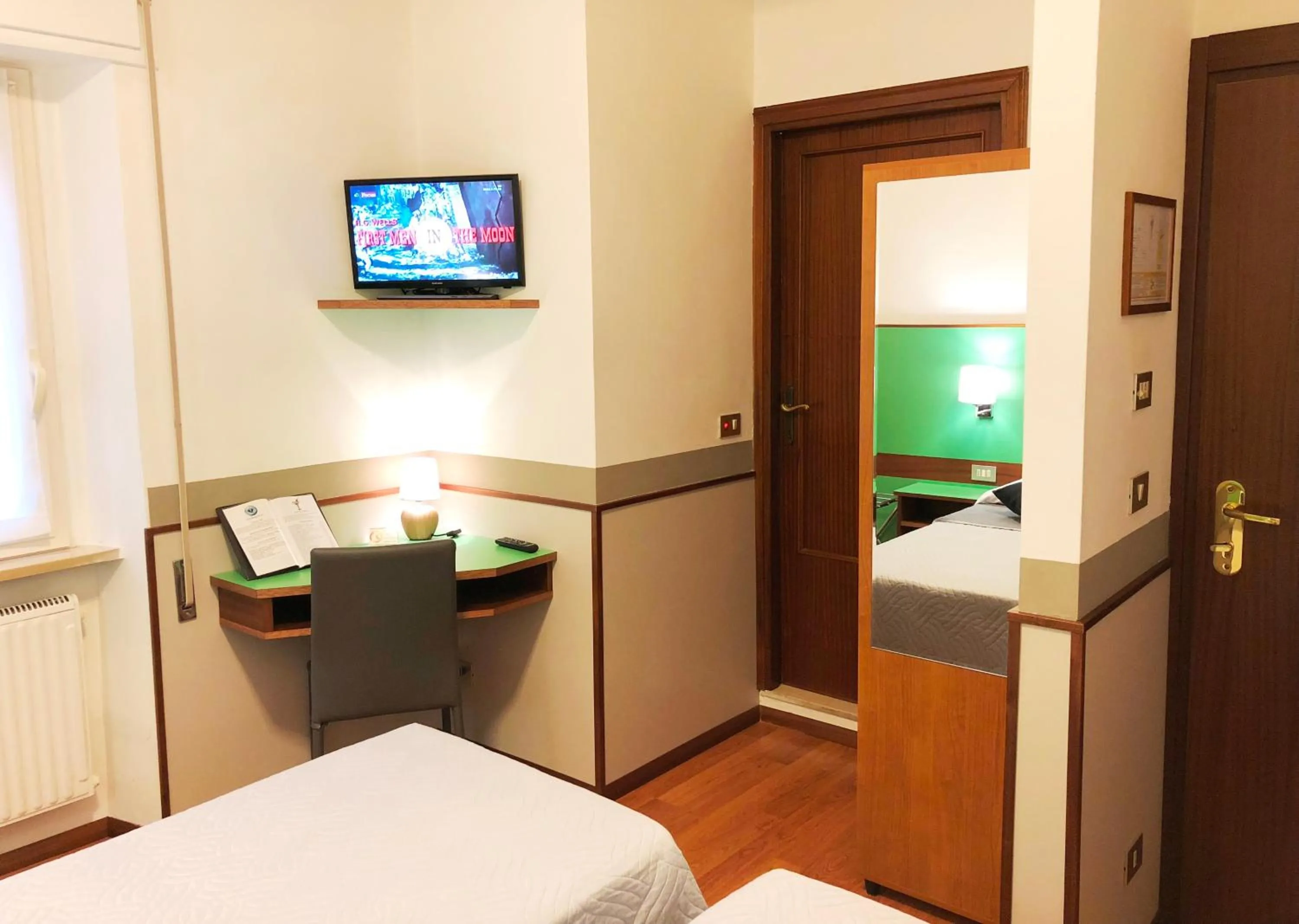 TV and multimedia, Bed in Hotel Signa