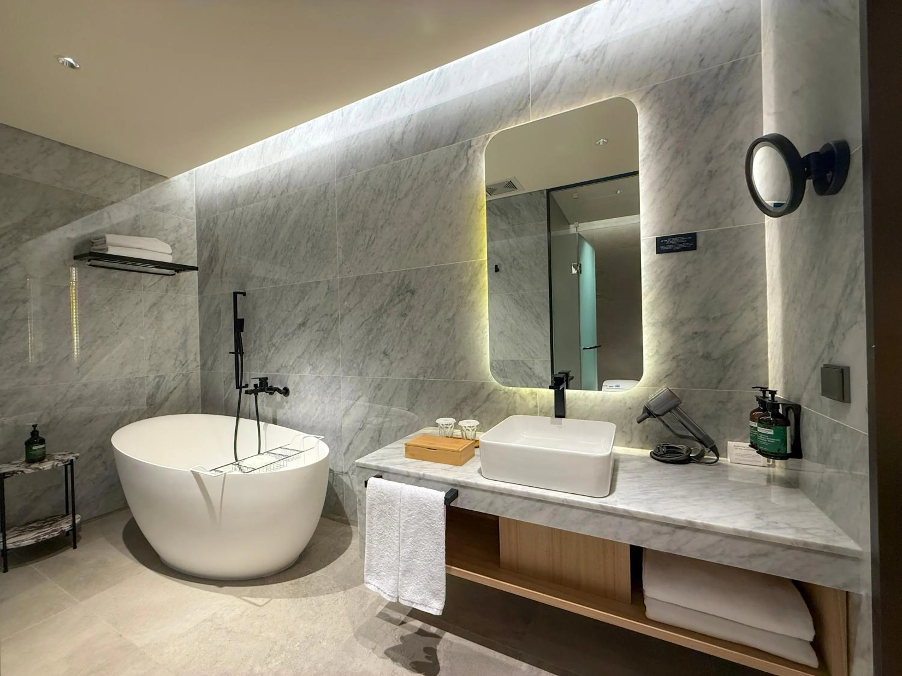 Bathroom in voco Seoul Gangnam by IHG