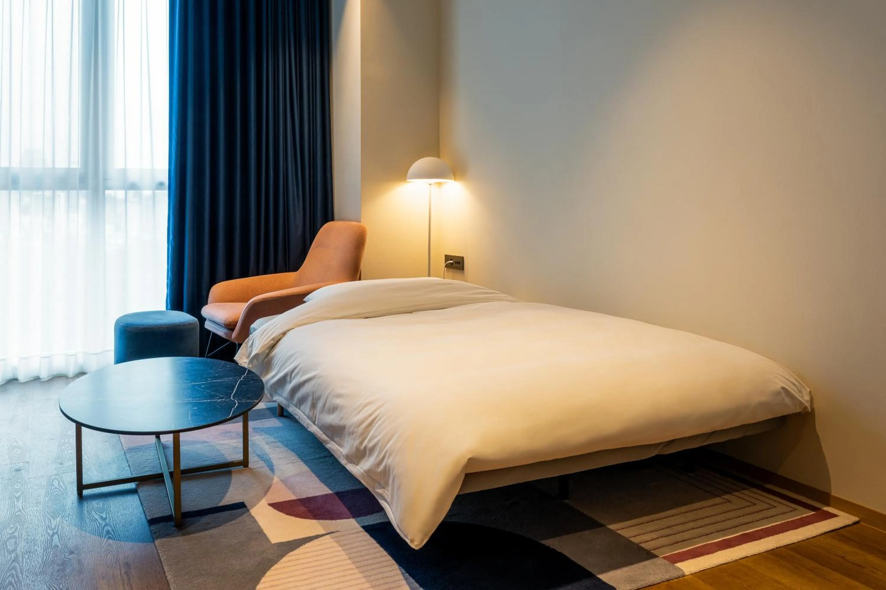 Living room, Bed in voco Seoul Gangnam by IHG