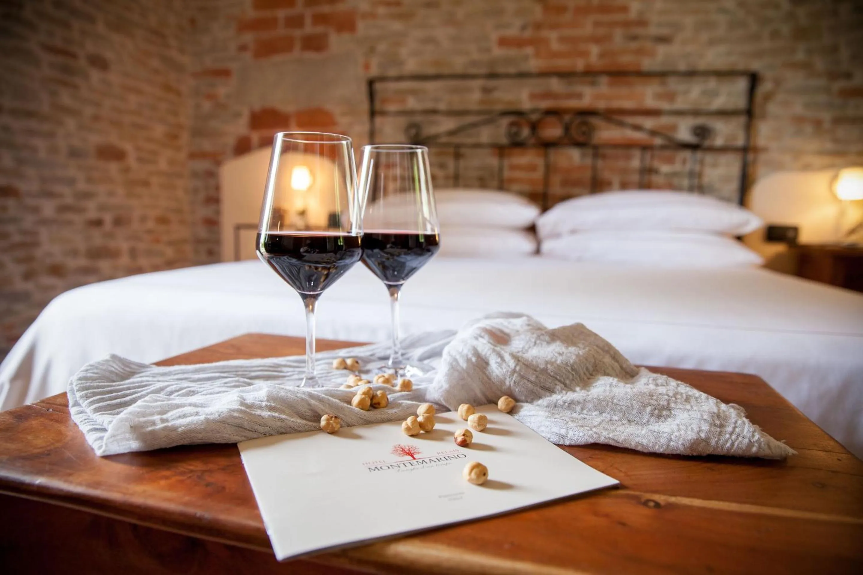 Decorative detail, Bed in Relais Montemarino