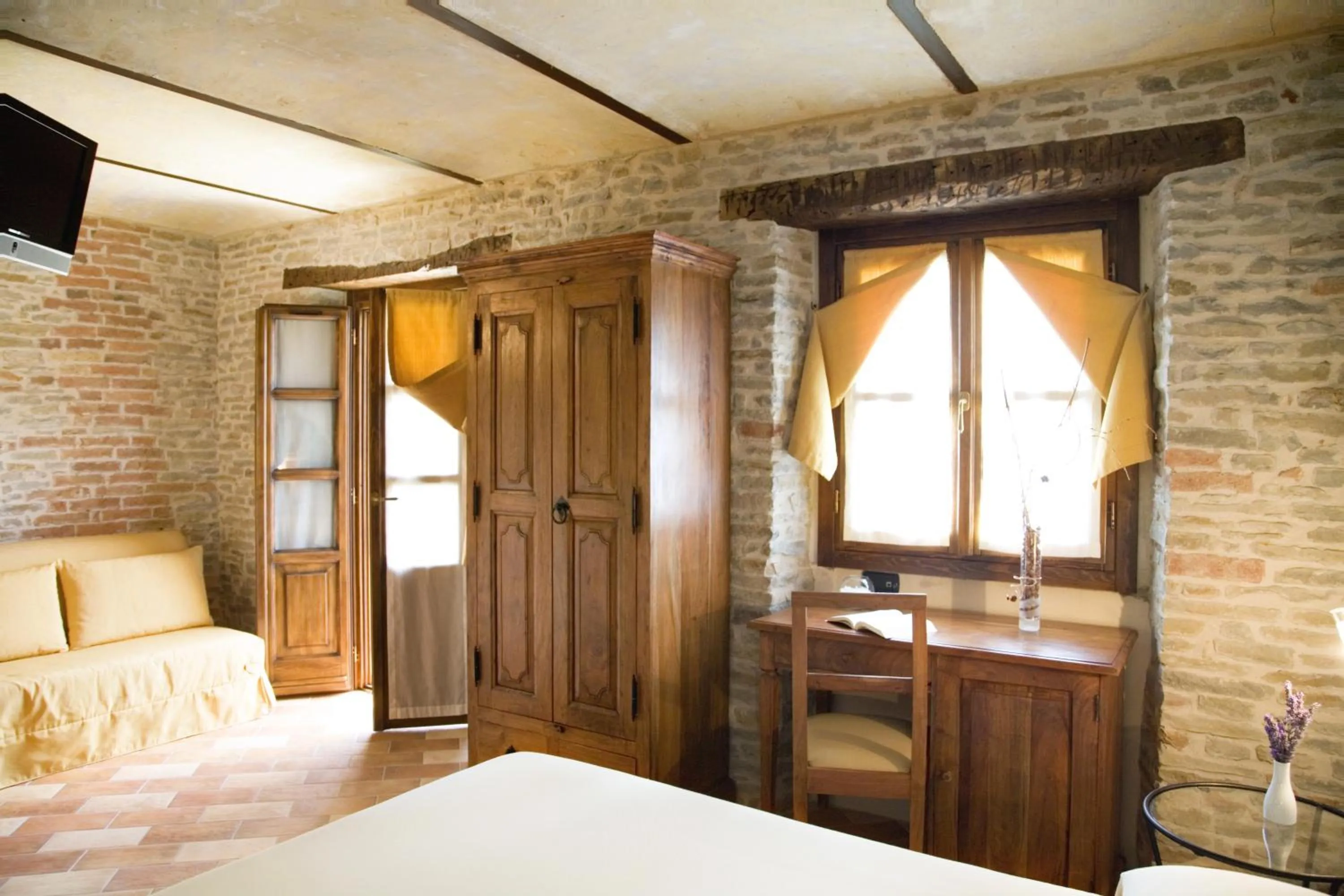 Decorative detail, Bed in Relais Montemarino