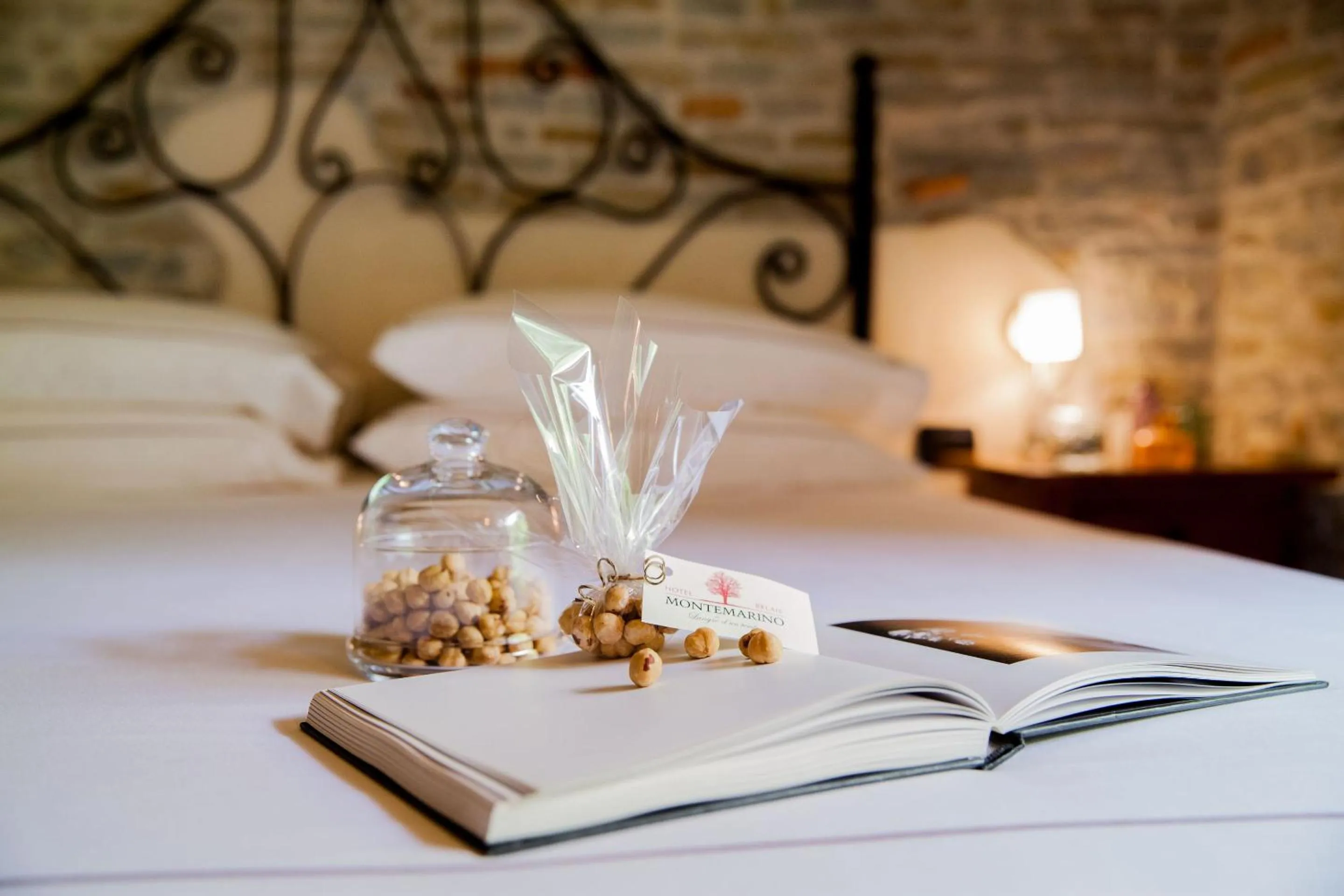 Photo of the whole room, Bed in Relais Montemarino