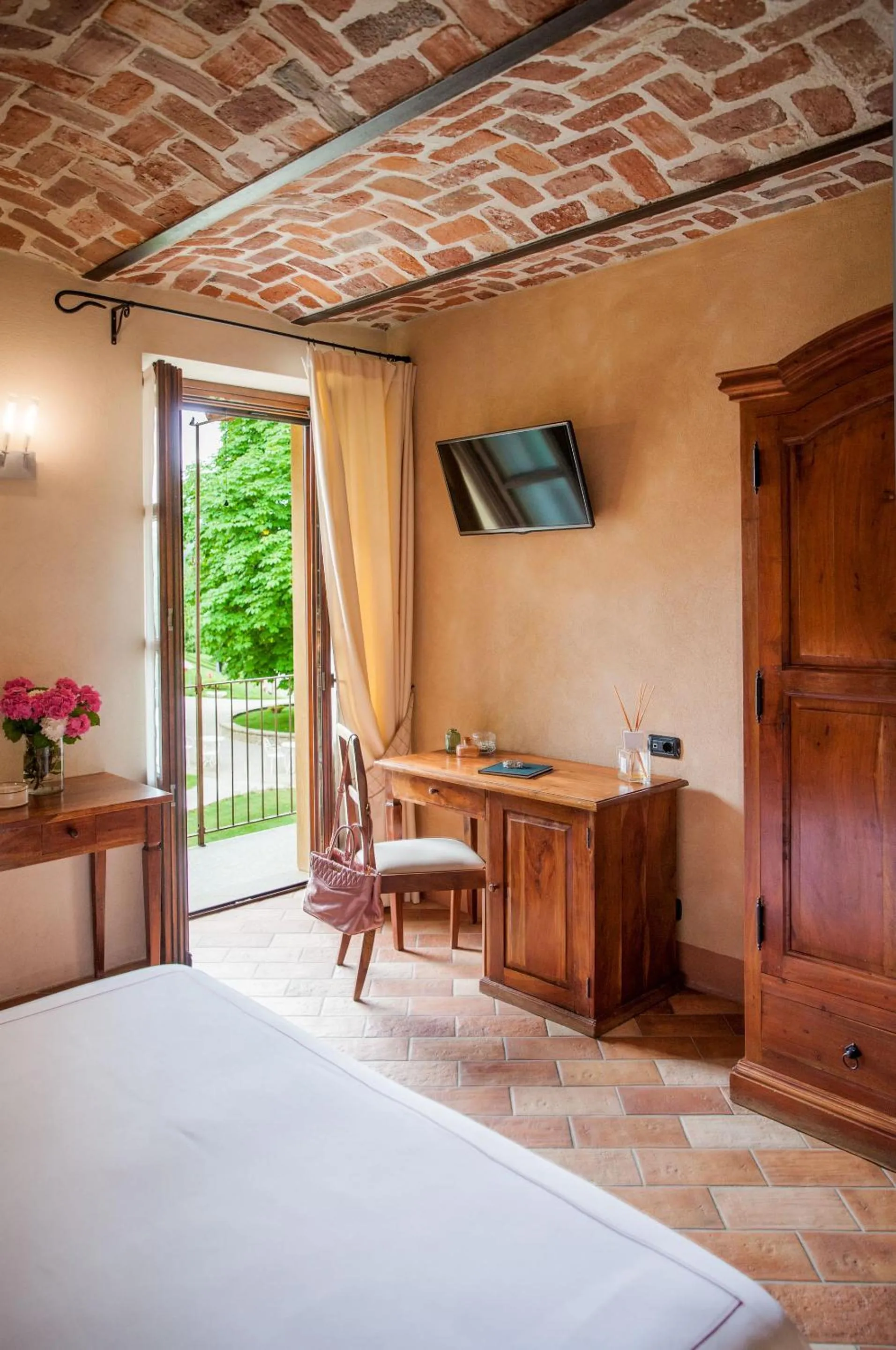 Photo of the whole room, Bed in Relais Montemarino