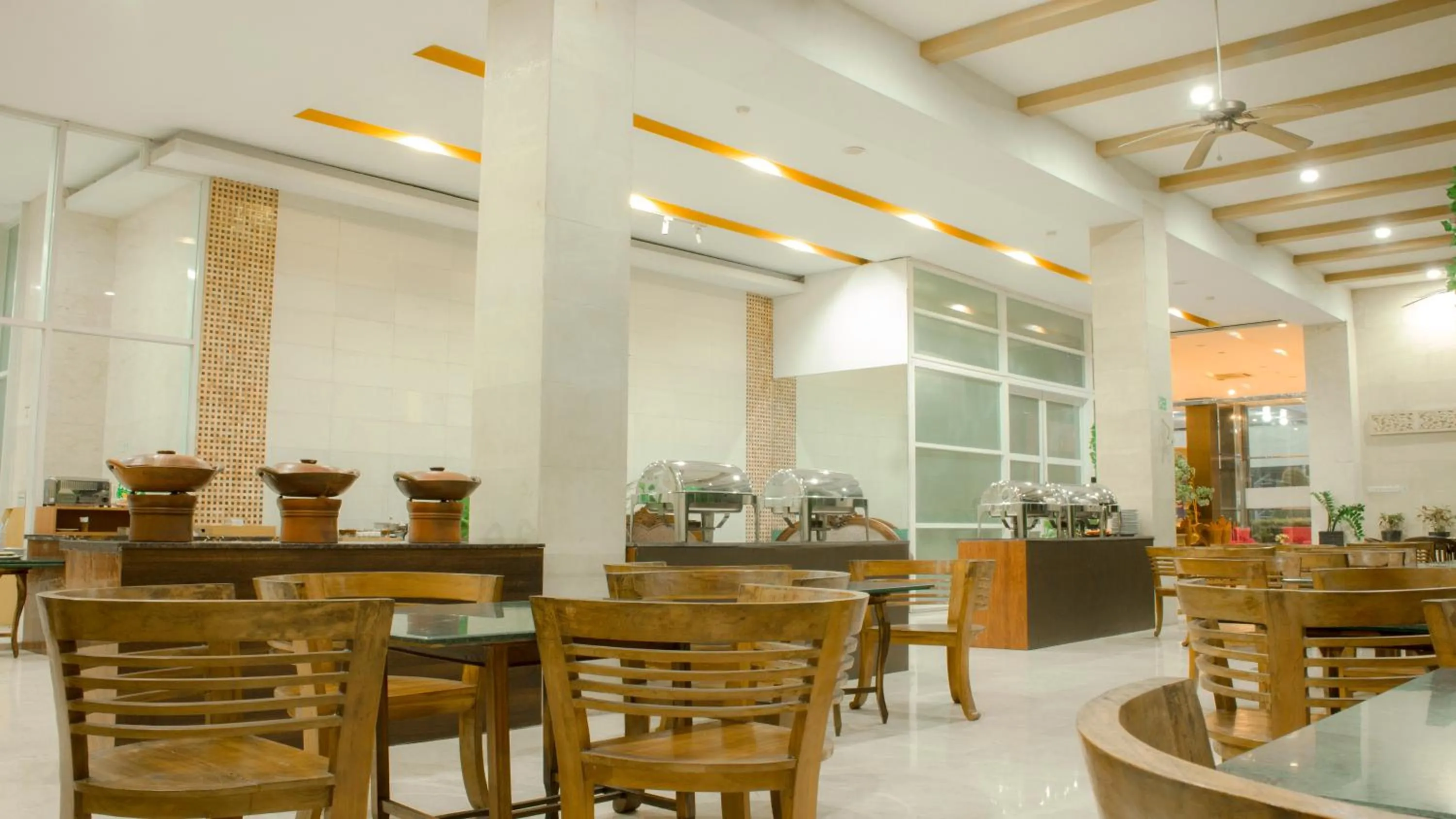 Restaurant/places to eat in Marilyn Hotel Serpong
