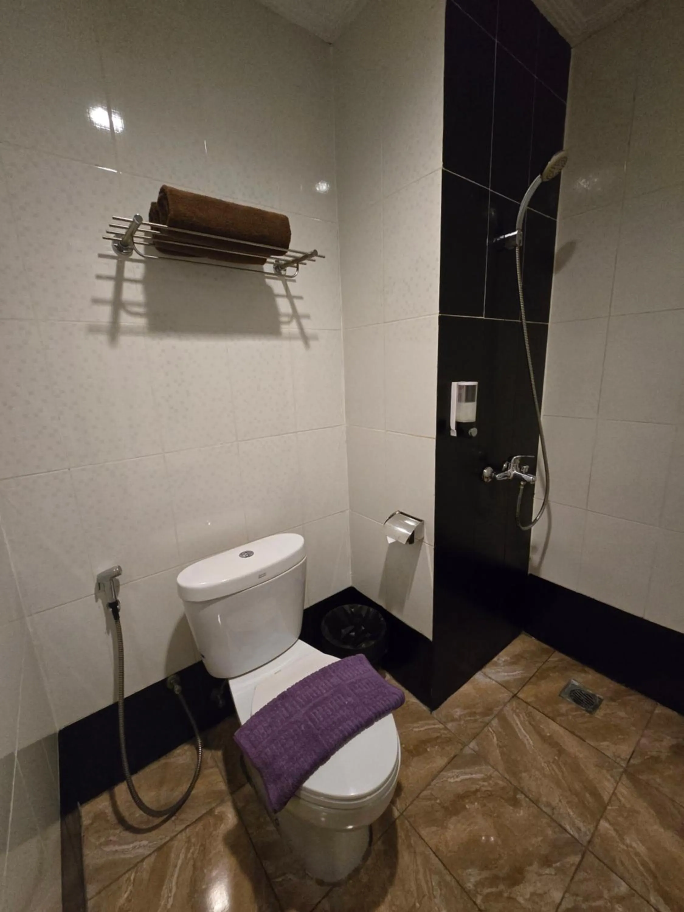 Toilet in Marilyn Hotel Serpong