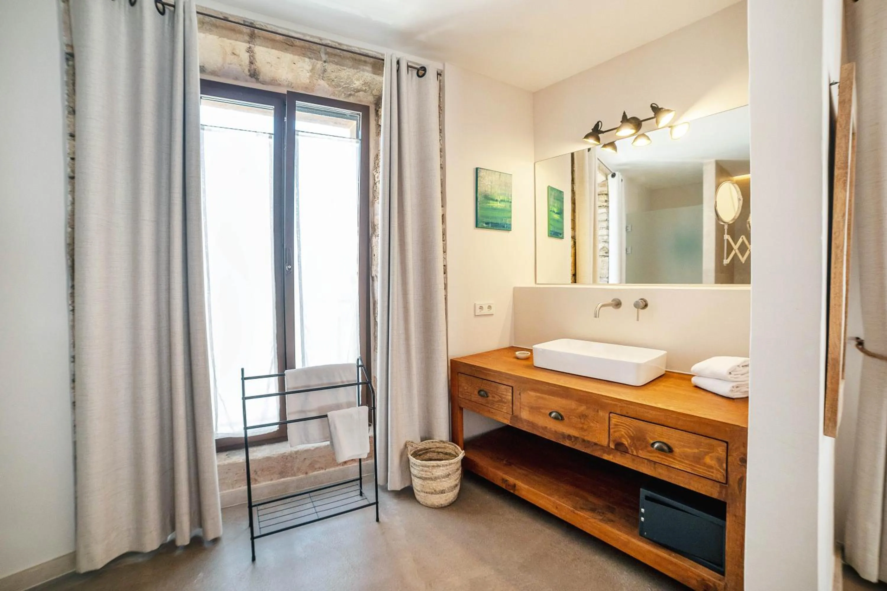 Bathroom, Bed in Ōrigins Hotel Boutique - Adults Only