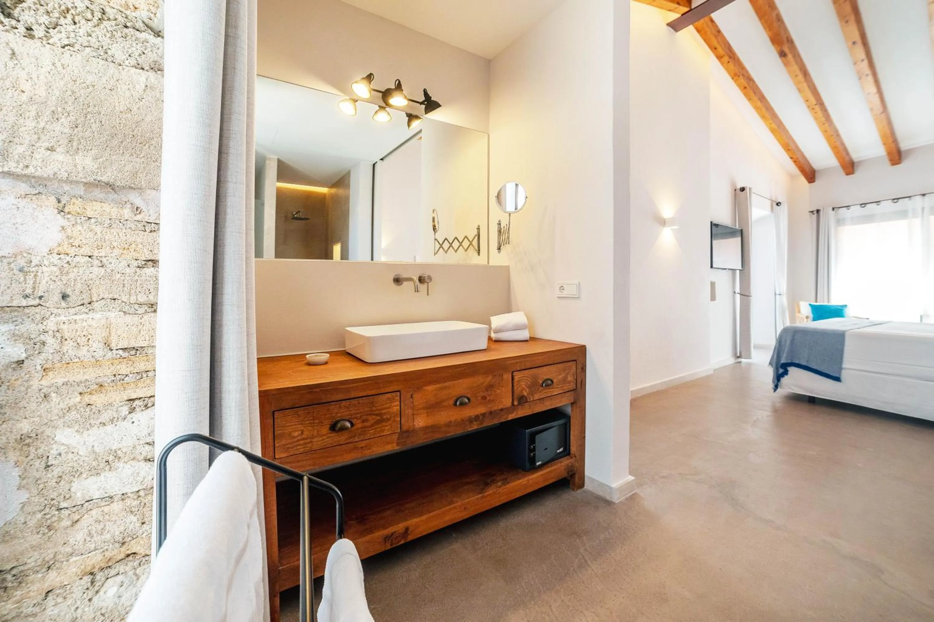 Bathroom in Ōrigins Hotel Boutique - Adults Only