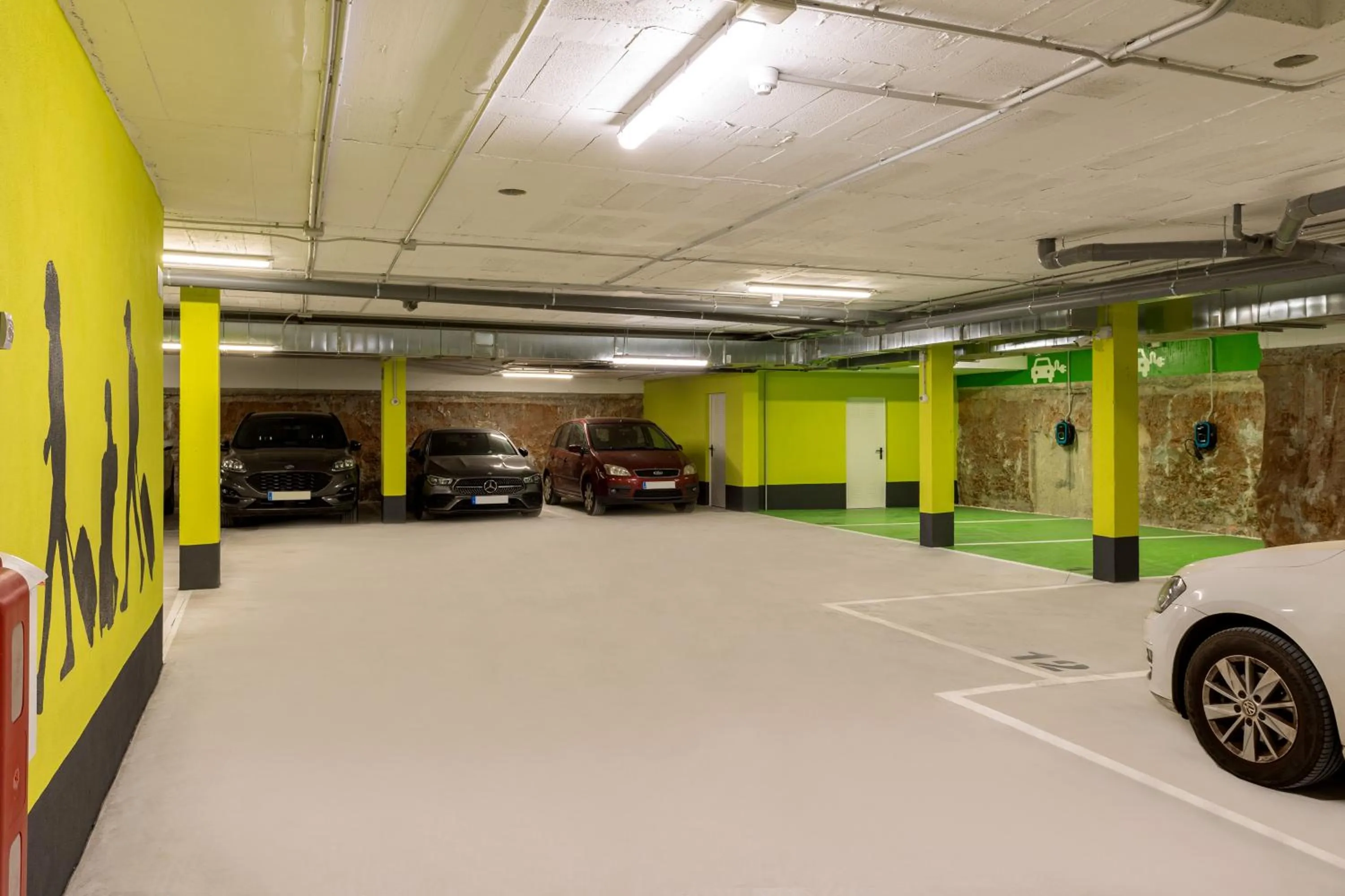 Parking in Caleyro Boutique Apartments - "Parking incluido"