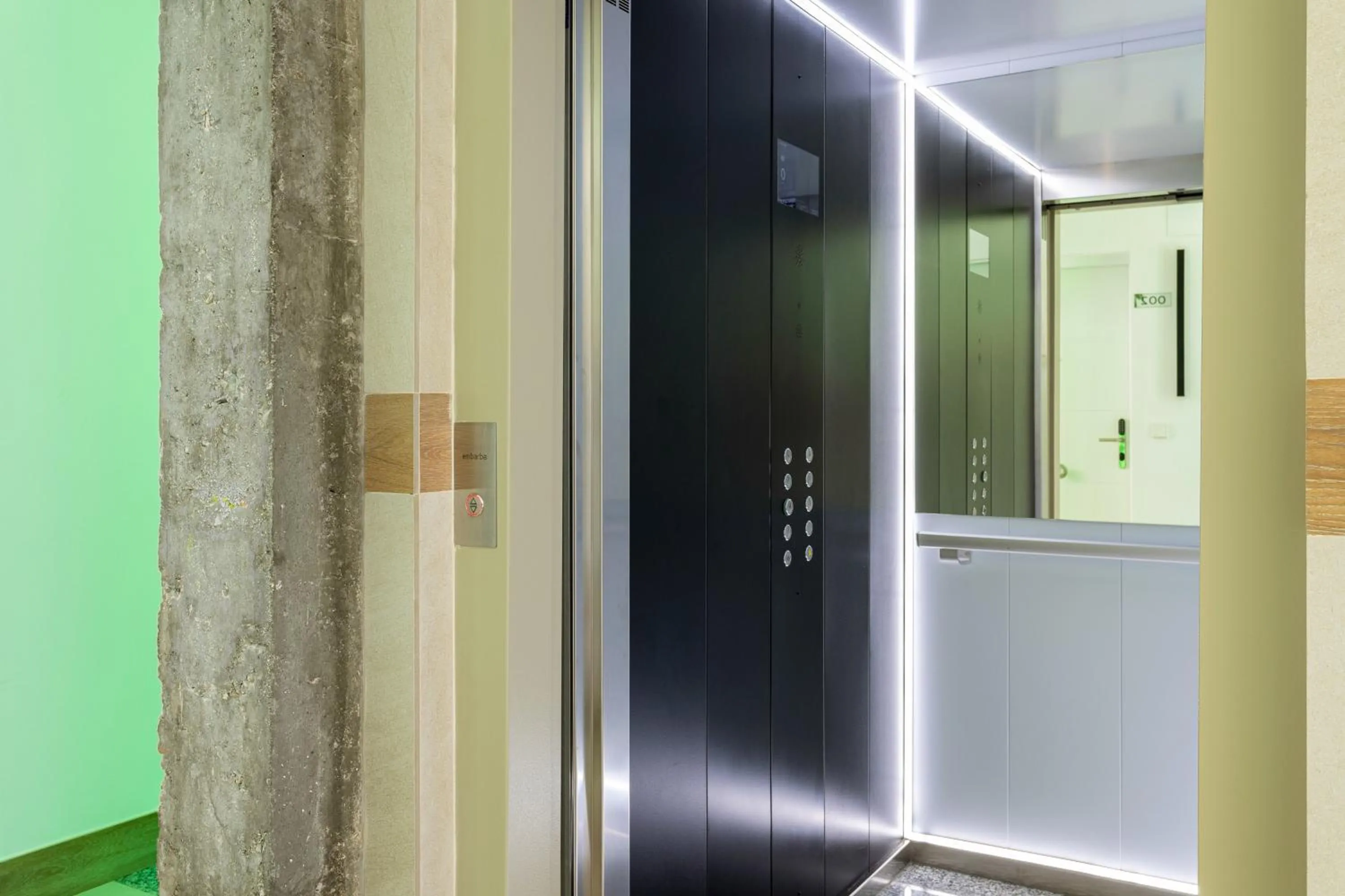 elevator in Caleyro Boutique Apartments - "Parking incluido"
