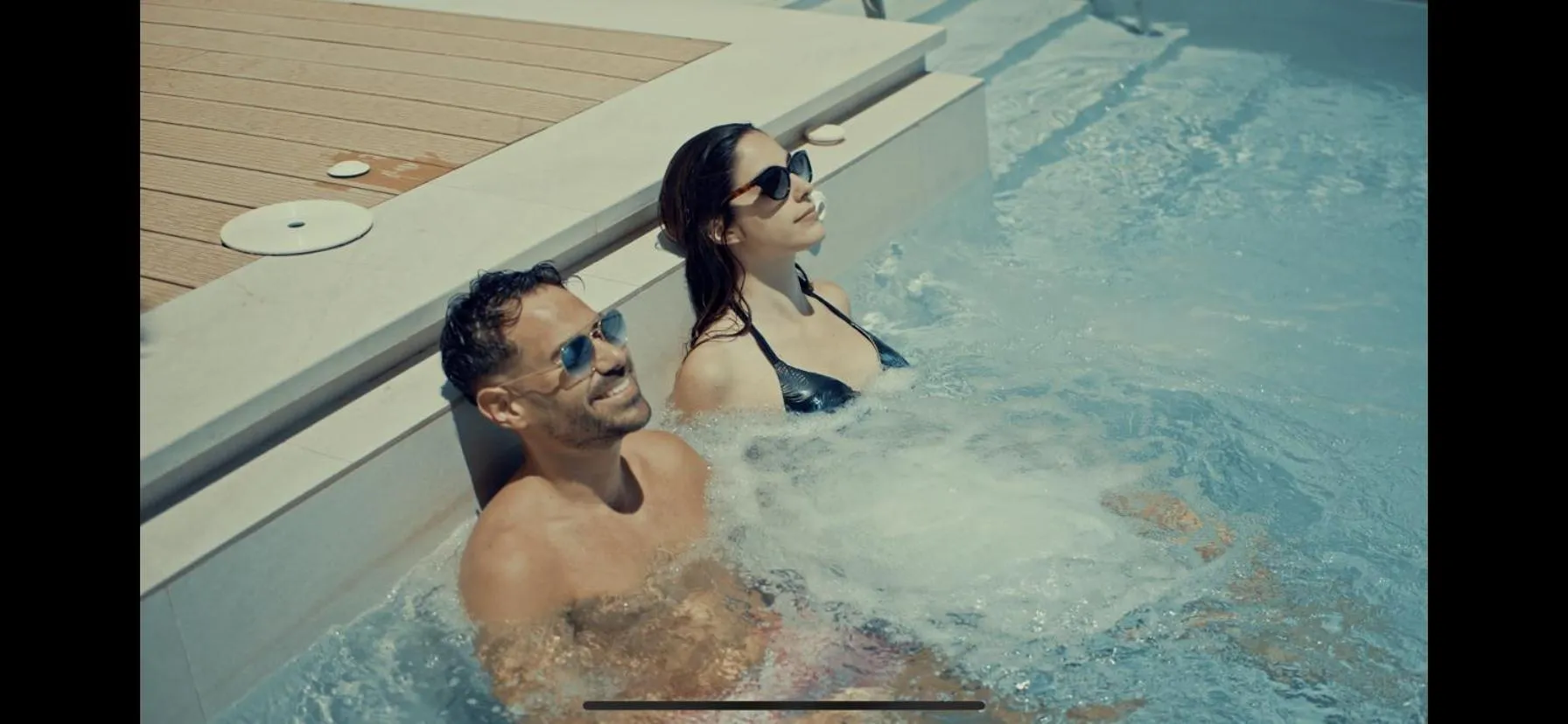 Swimming pool in Caleyro Boutique Apartments - "Parking incluido"