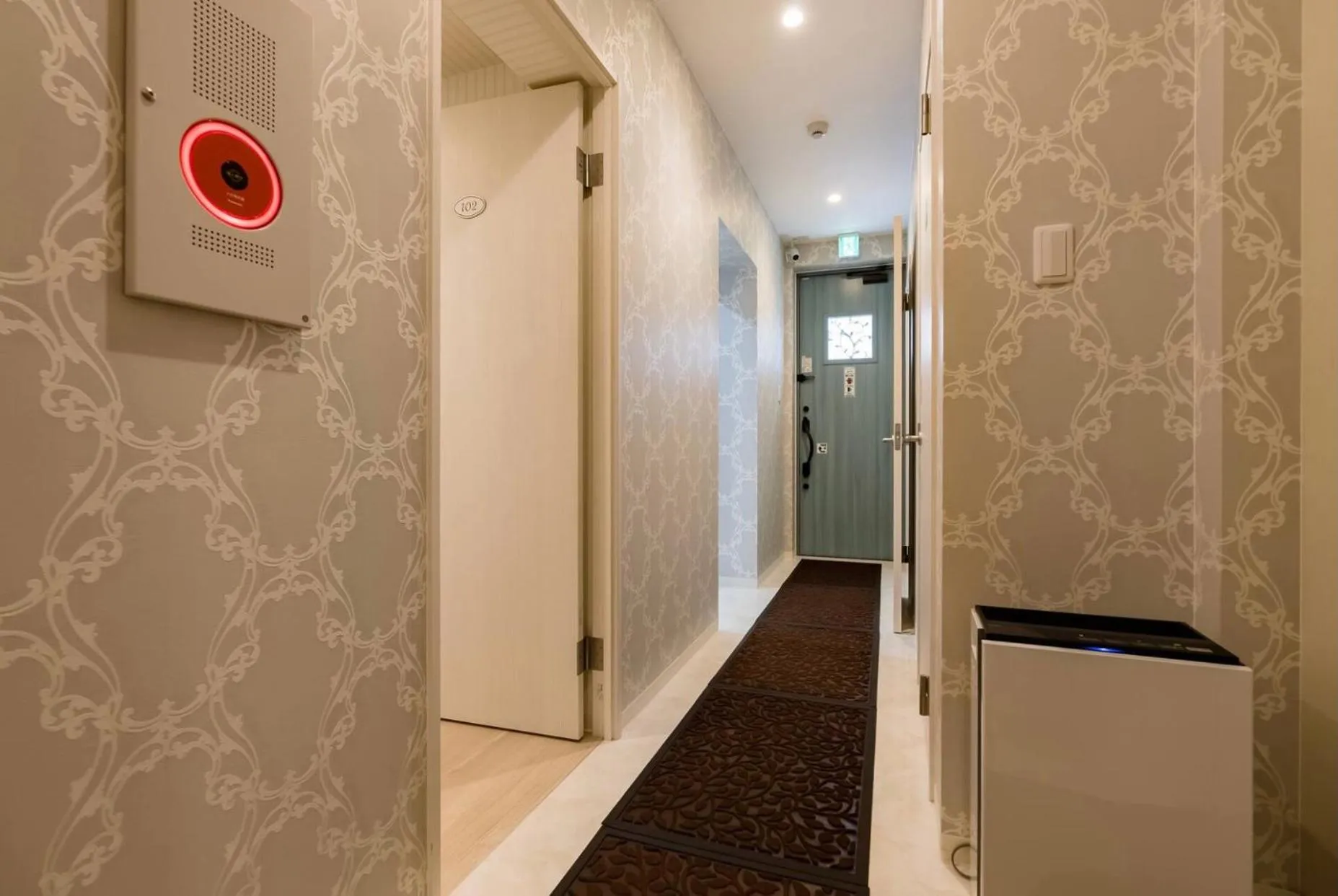 K.K.House in Osaka（まるまる一棟貸し切り）