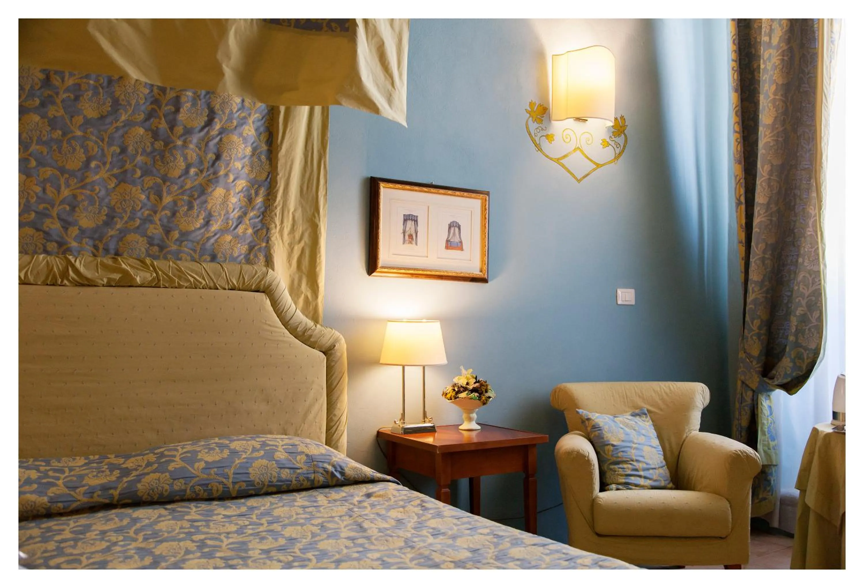 Decorative detail, Bed in Palazzo Guiderocchi