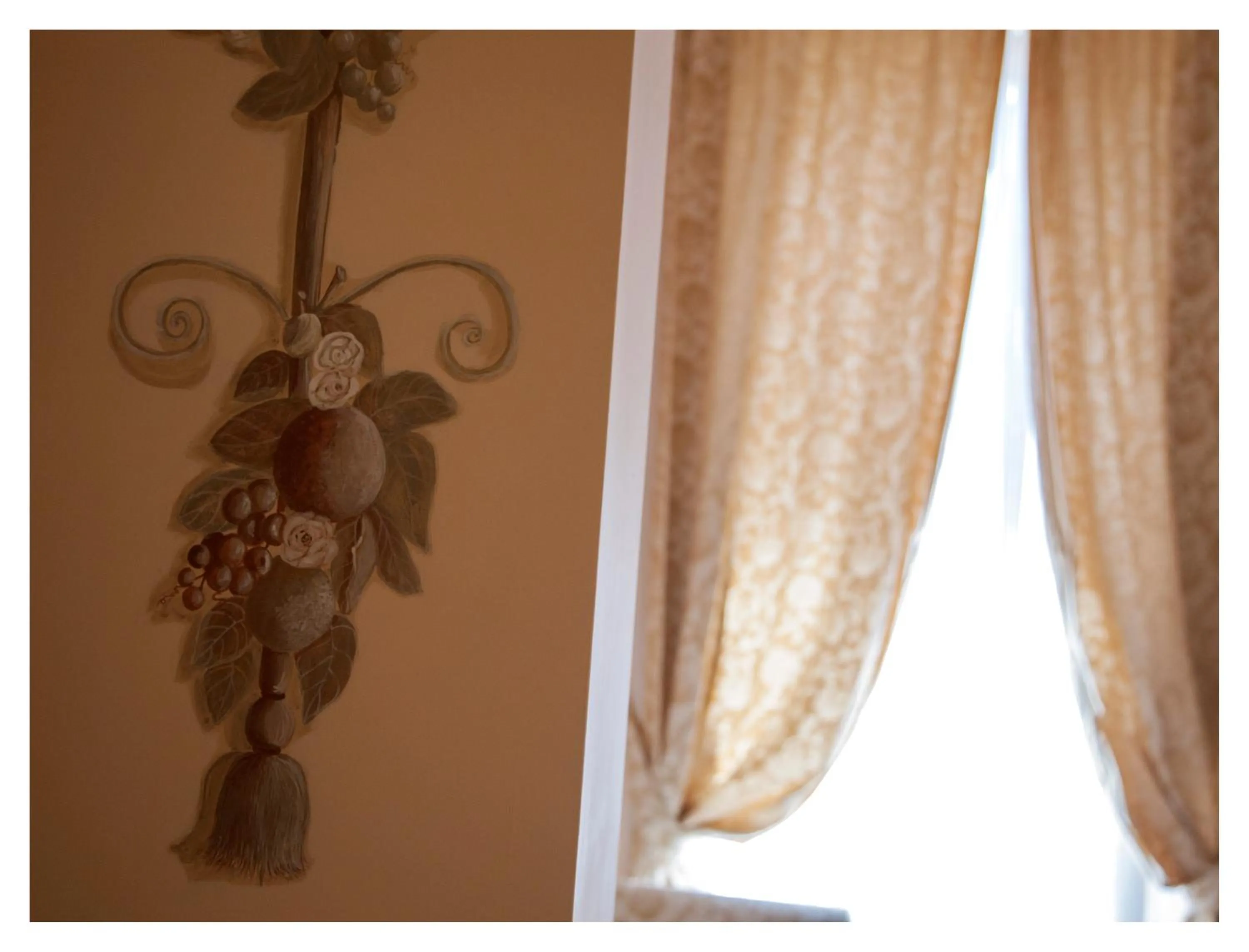 Decorative detail in Palazzo Guiderocchi