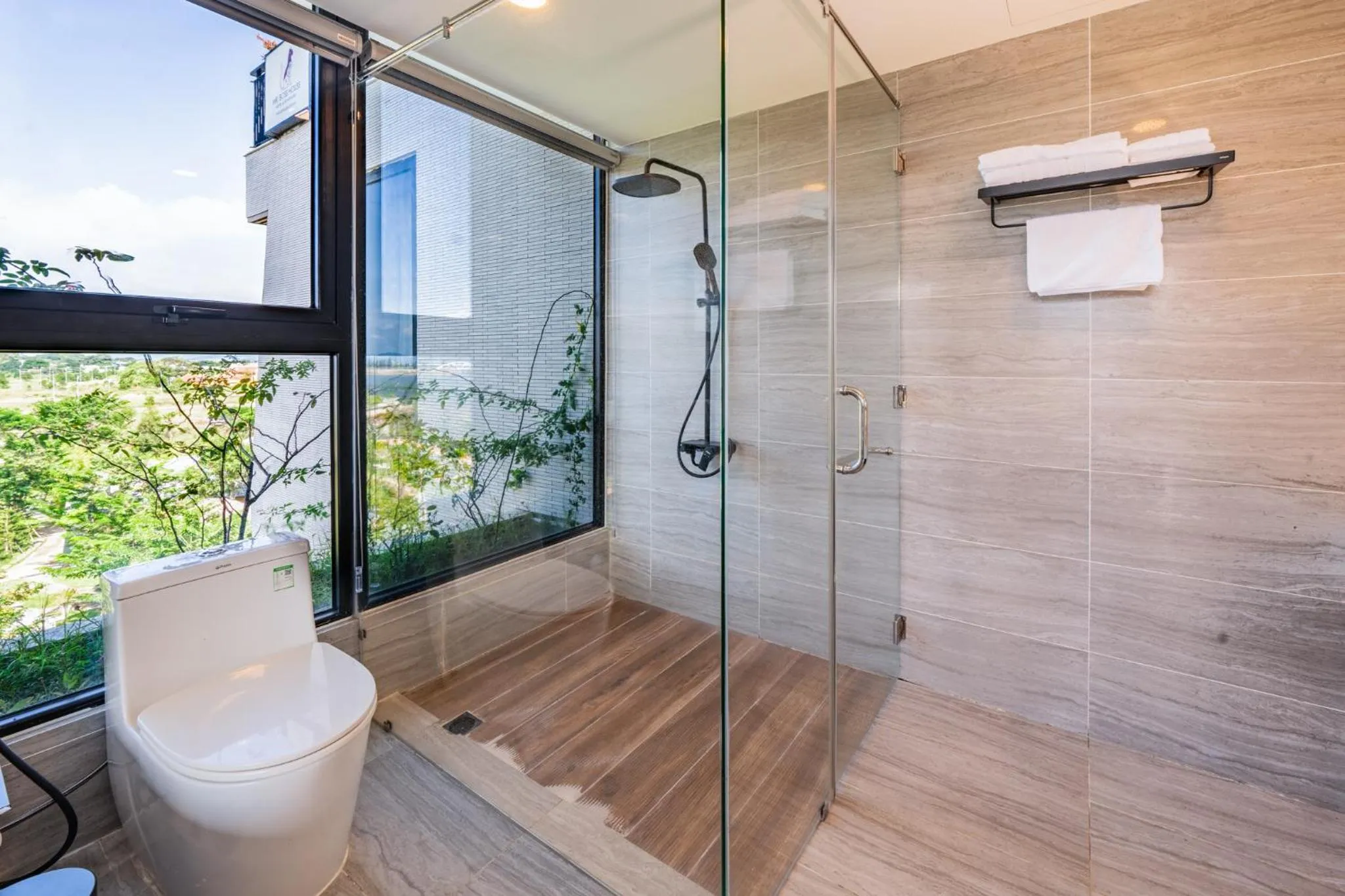 Shower in Cami Riverside Resort Da Nang