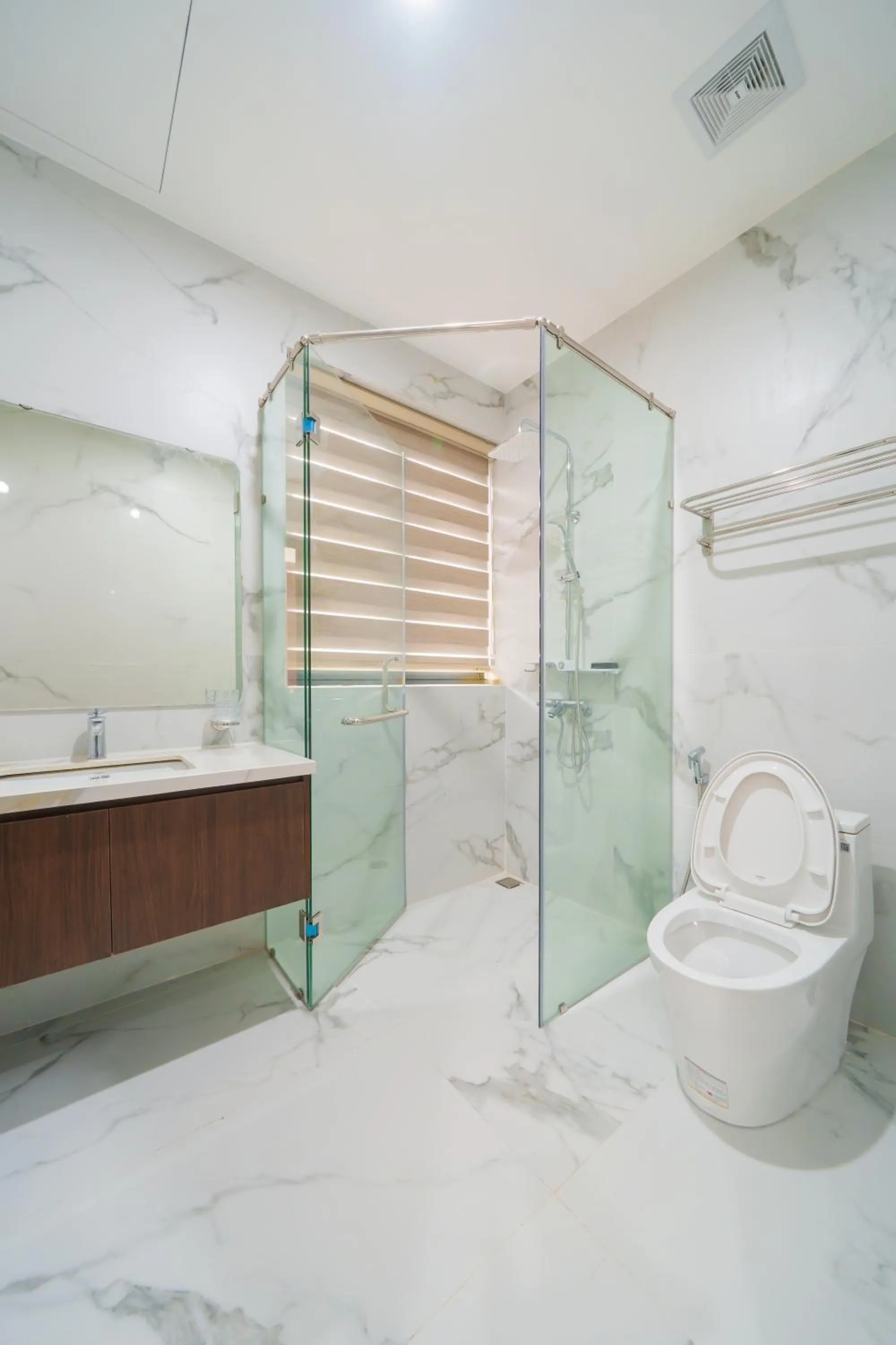 Shower in Cami Riverside Resort Da Nang