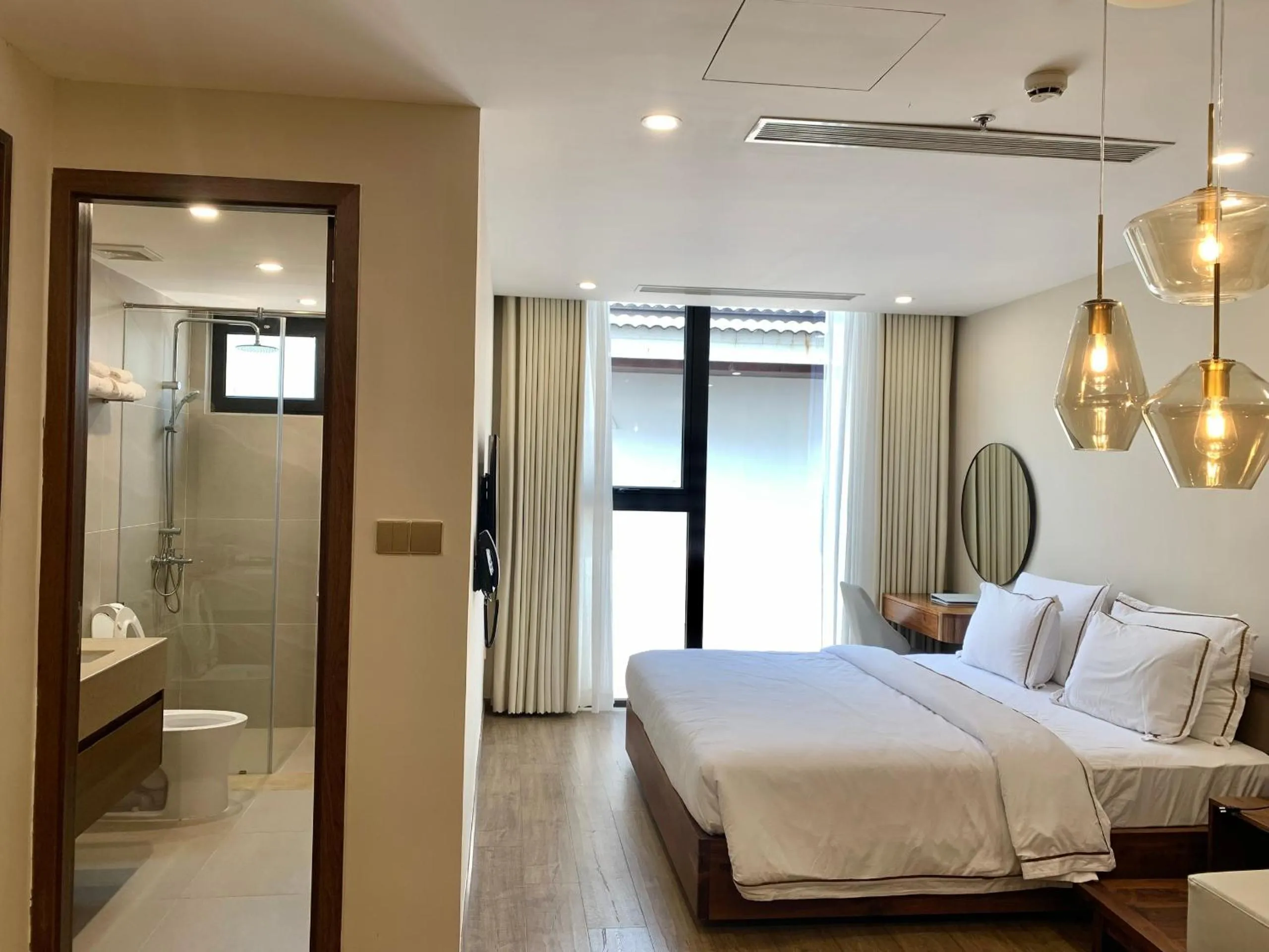 Shower, Bed in Cami Riverside Resort Da Nang