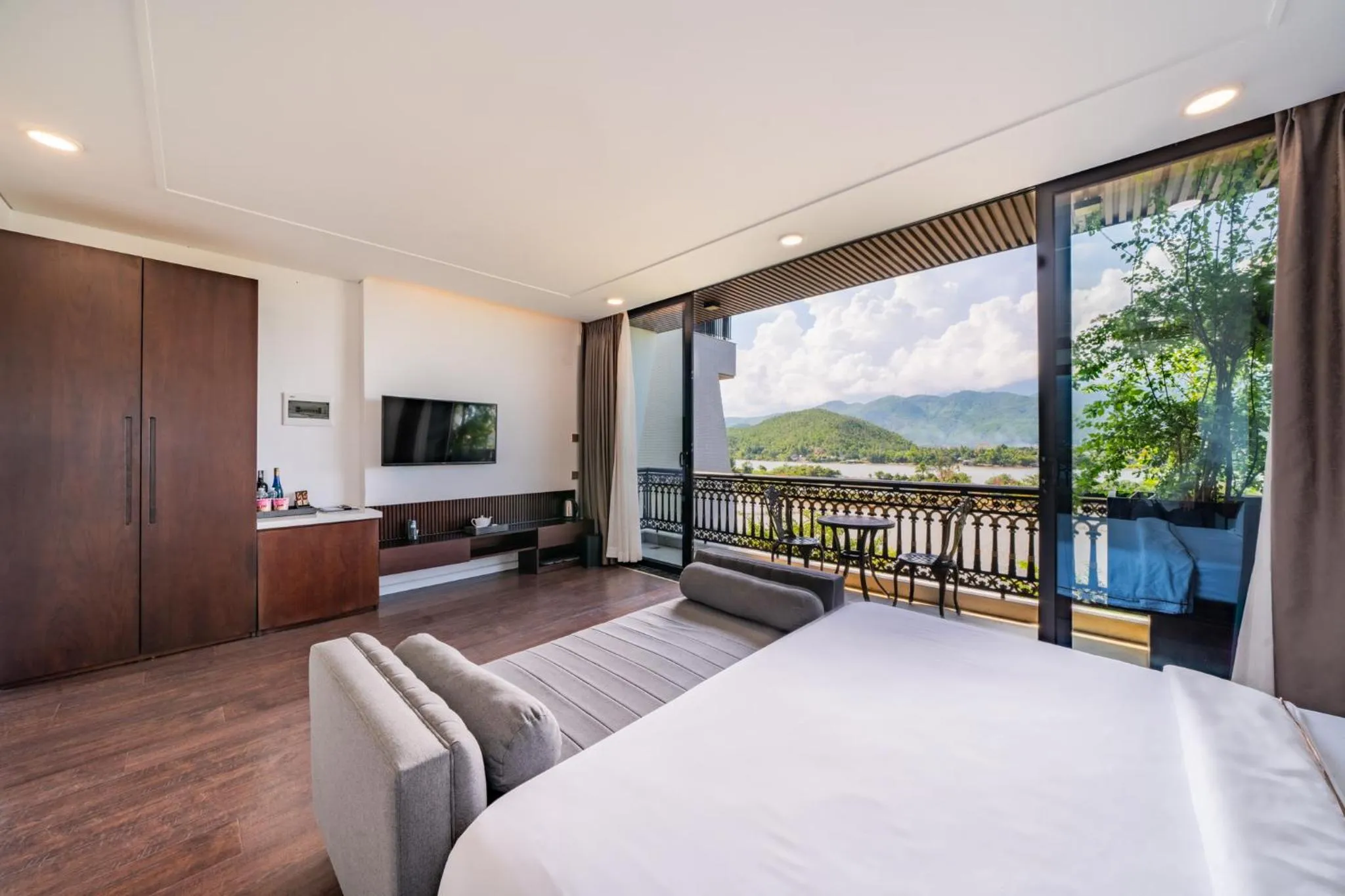 TV and multimedia, Bed in Cami Riverside Resort Da Nang