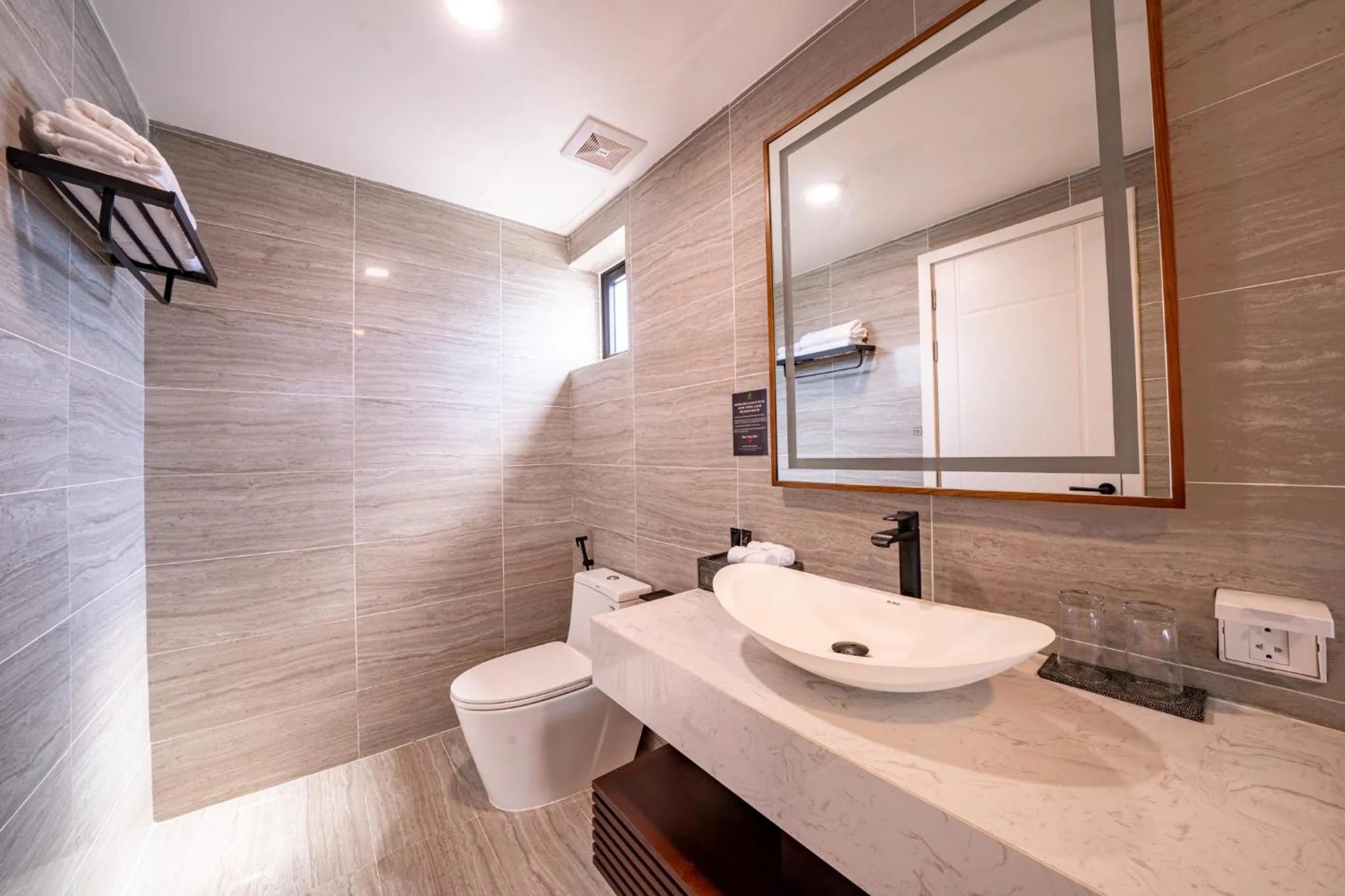 Shower in Cami Riverside Resort Da Nang