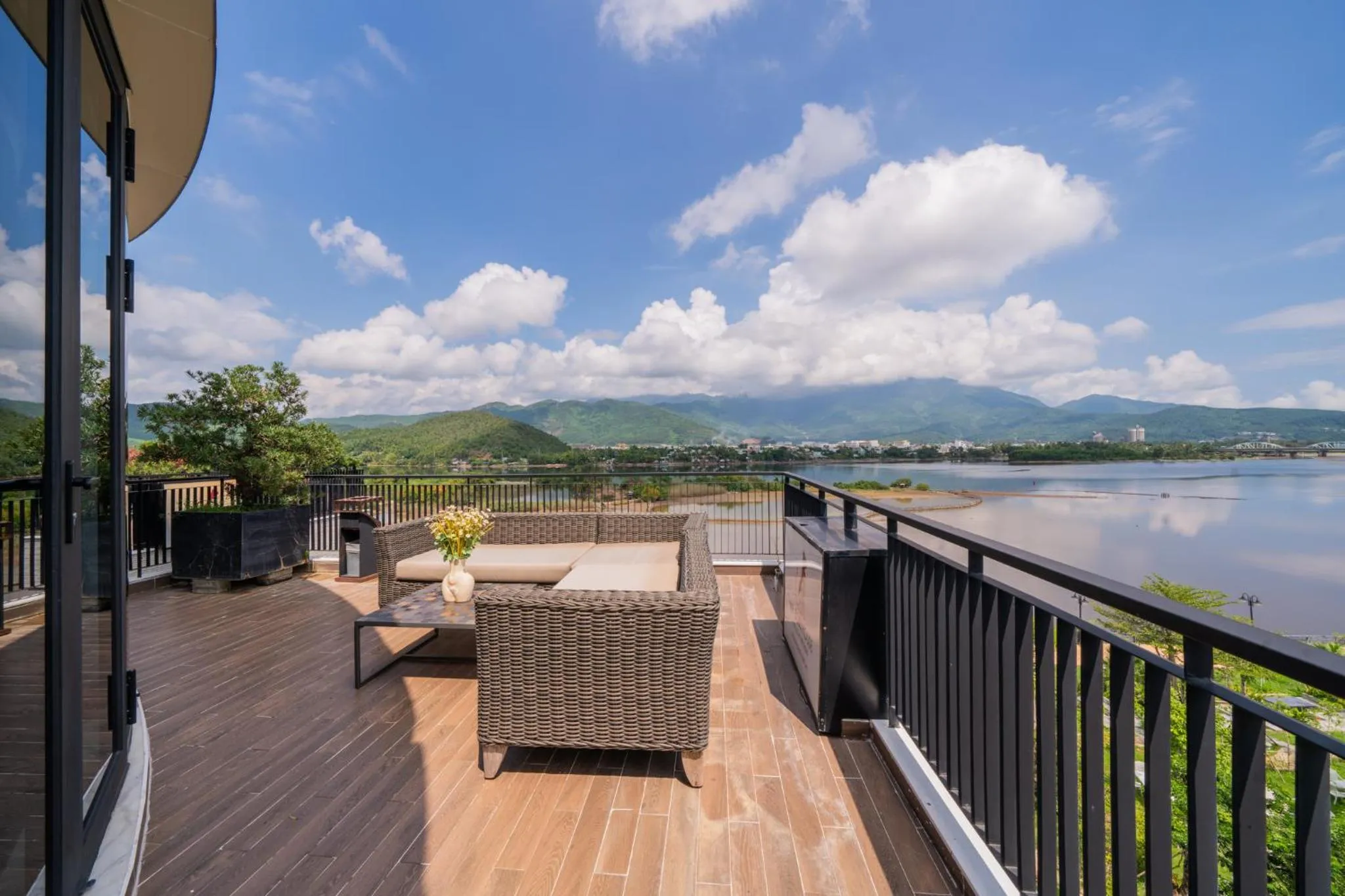 Balcony/Terrace in Cami Riverside Resort Da Nang