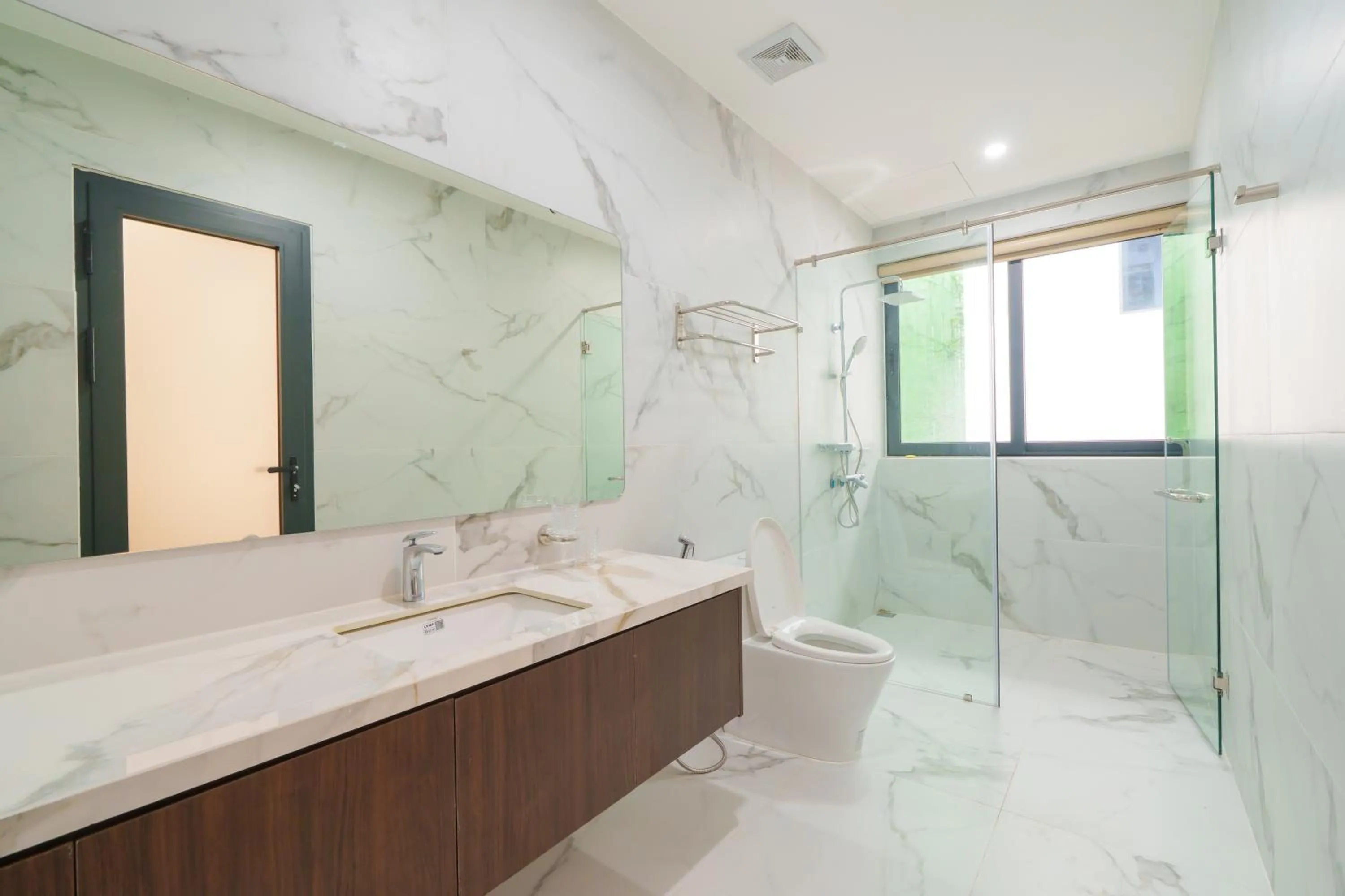 Shower in Cami Riverside Resort Da Nang