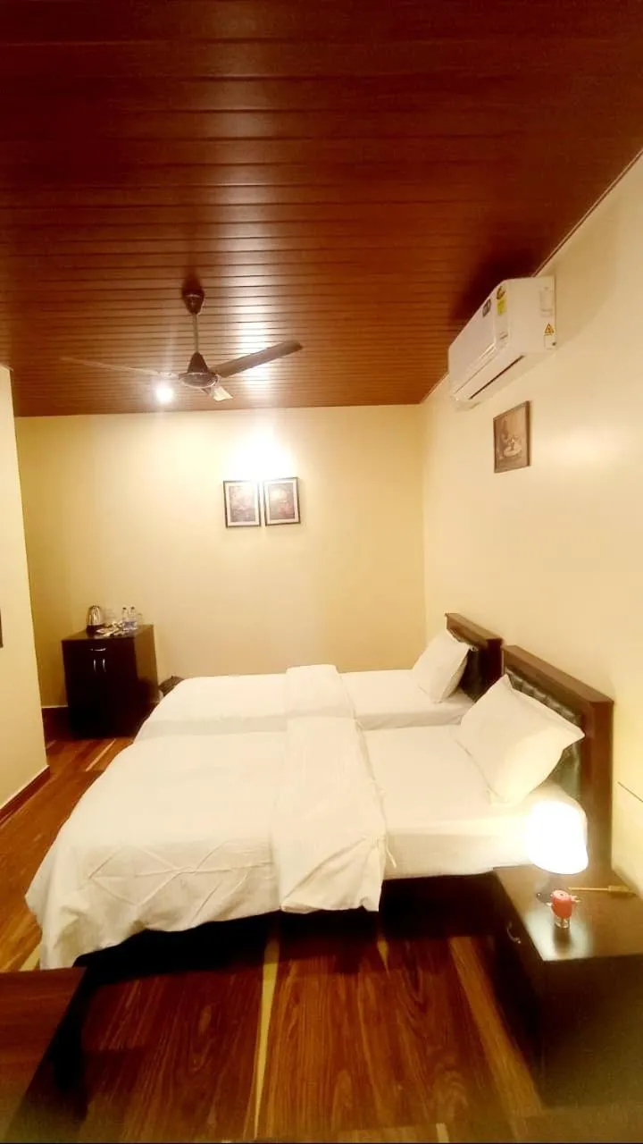 Bed in Coastal Pearl Home Stay, Private Rooms & Villas Murudeshwar