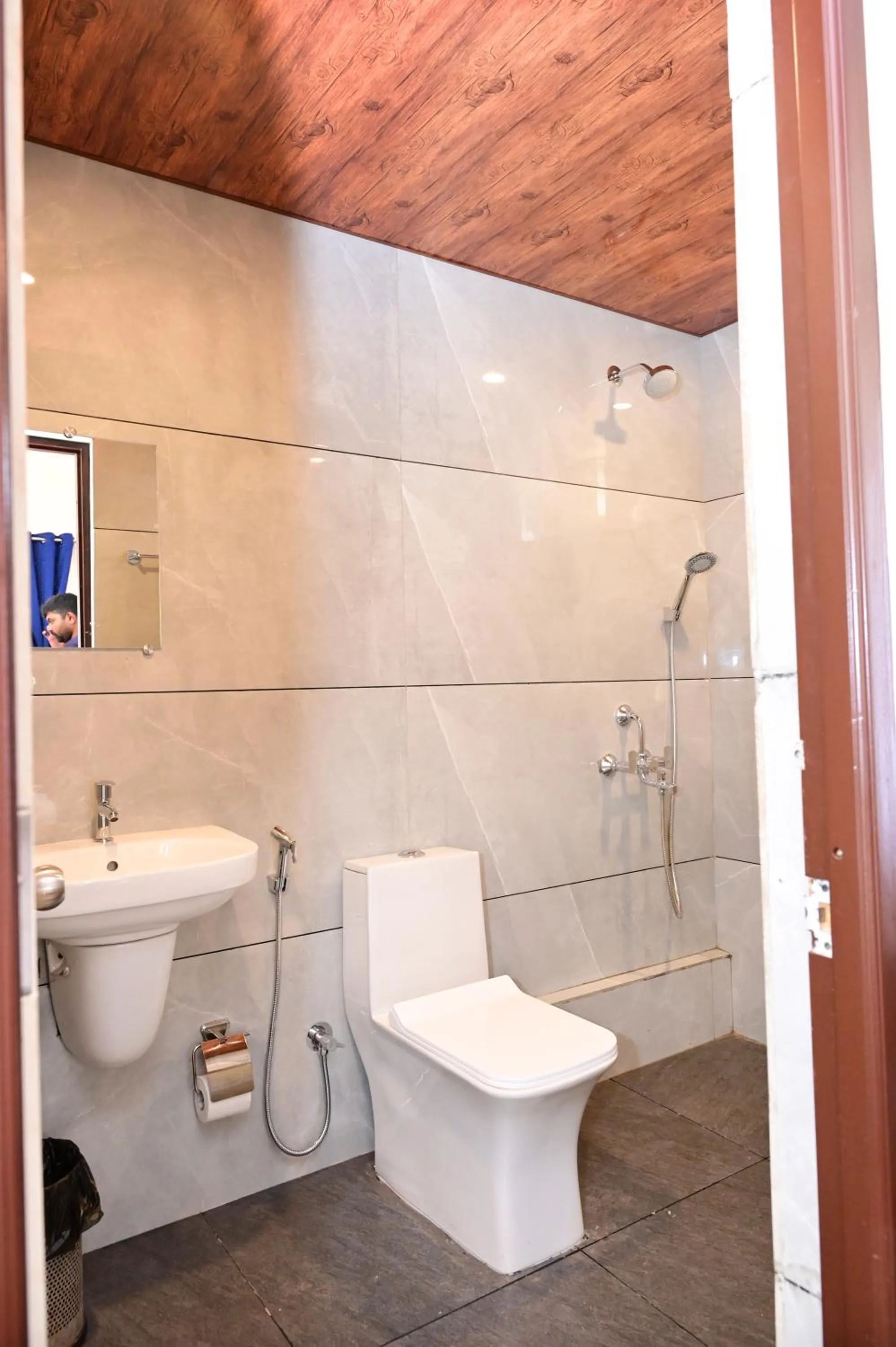 Bathroom in Coastal Pearl Home Stay, Private Rooms & Villas Murudeshwar