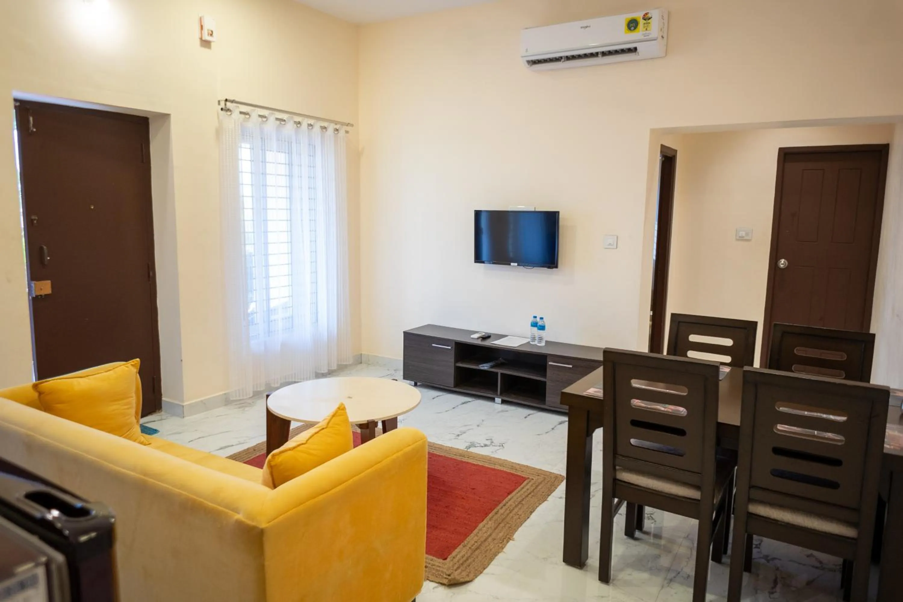 Living room in Coastal Pearl Home Stay, Private Rooms & Villas Murudeshwar