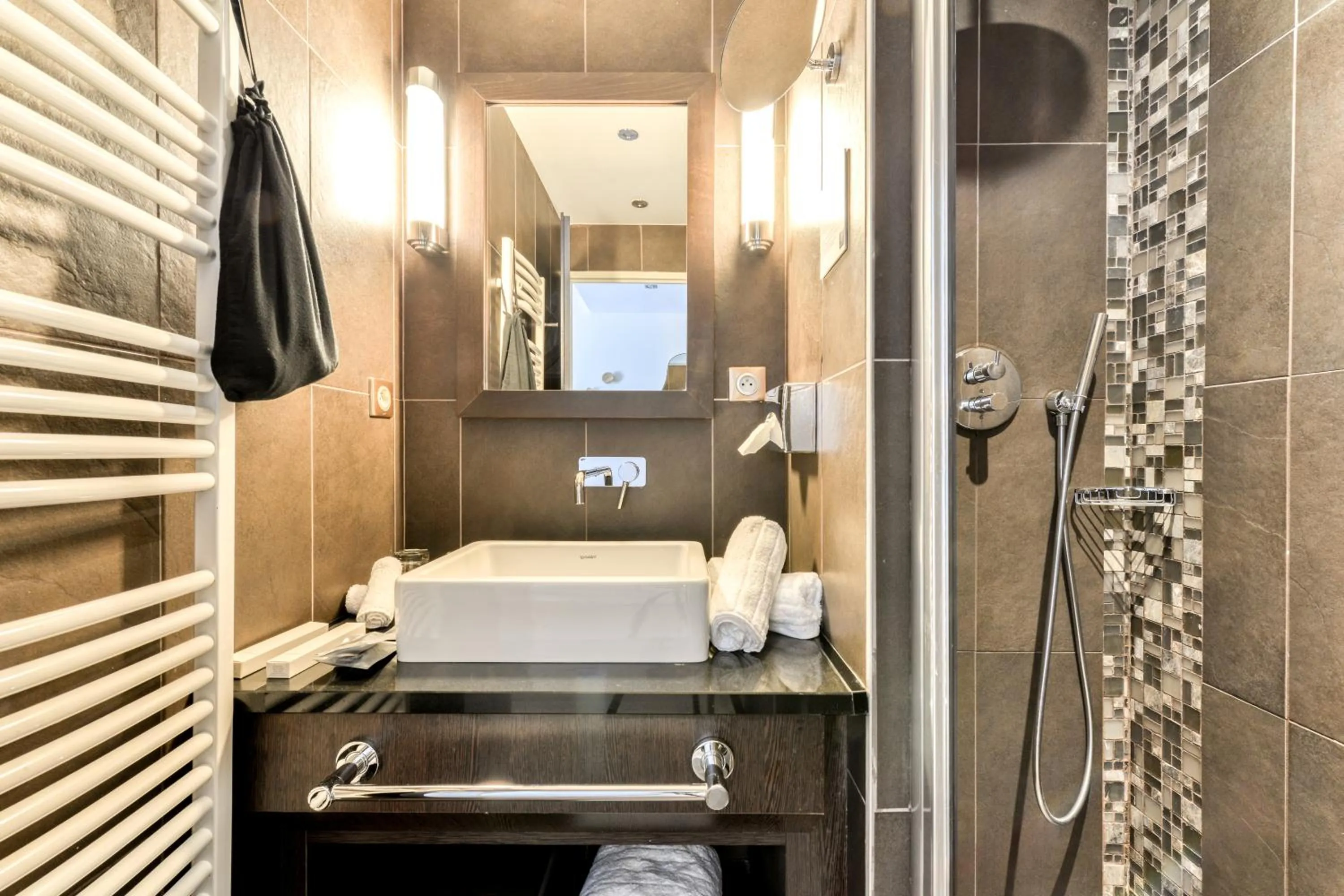 Bathroom in Zenitude Hotel La Valadière, Ascend Hotel Collection