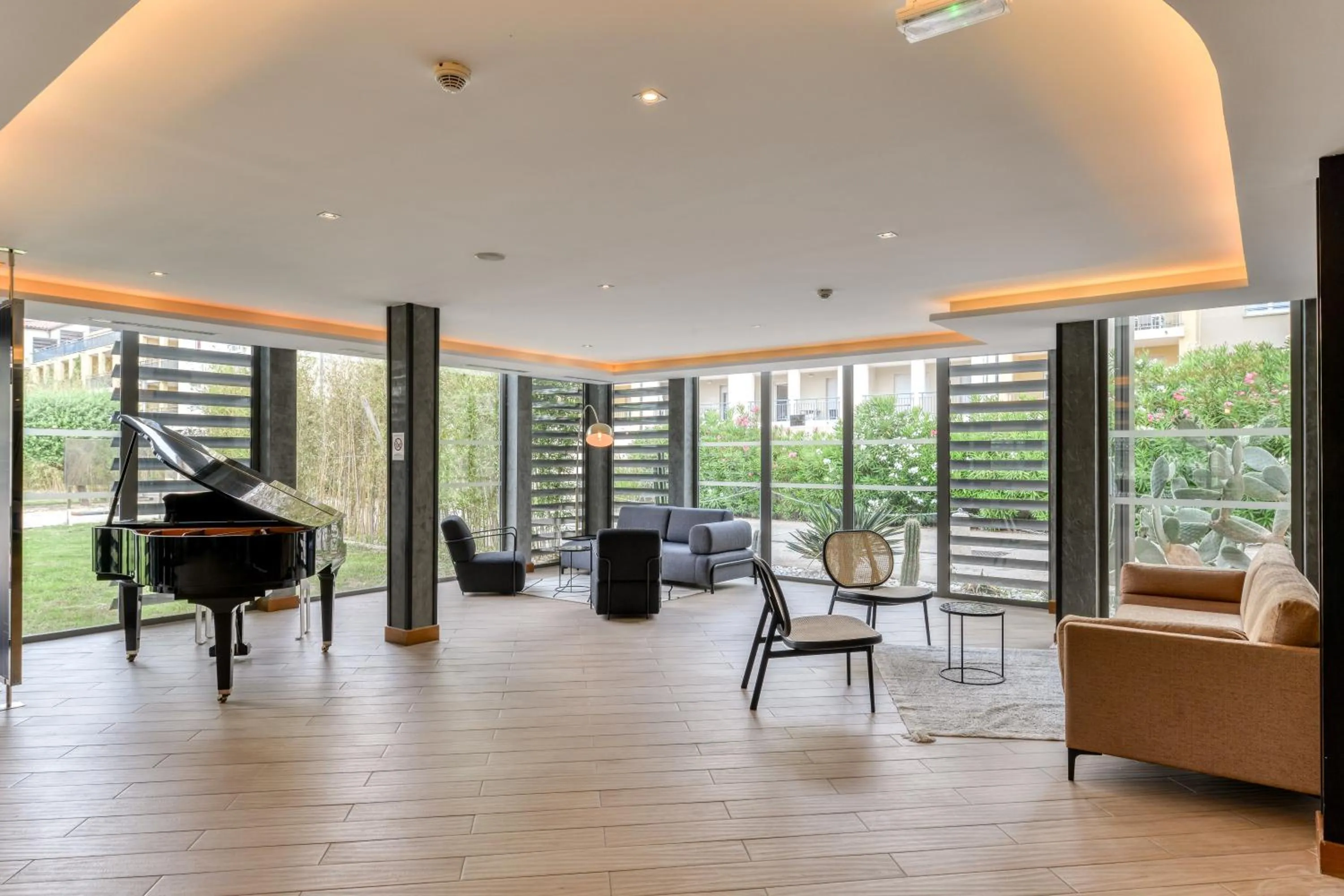 Lobby or reception in Zenitude Hotel La Valadière, Ascend Hotel Collection