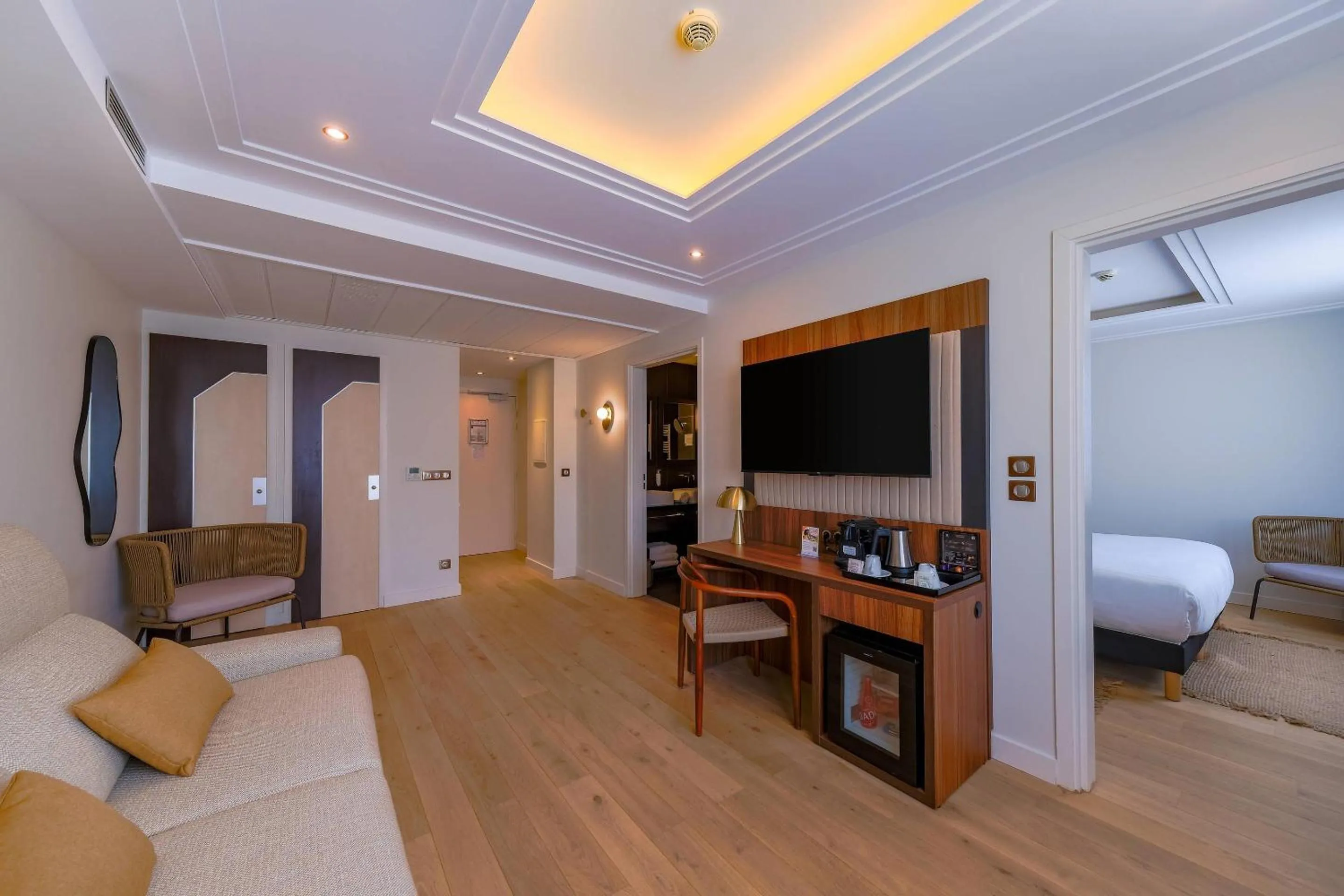 Bedroom, Bed in Zenitude Hotel La Valadière, Ascend Hotel Collection