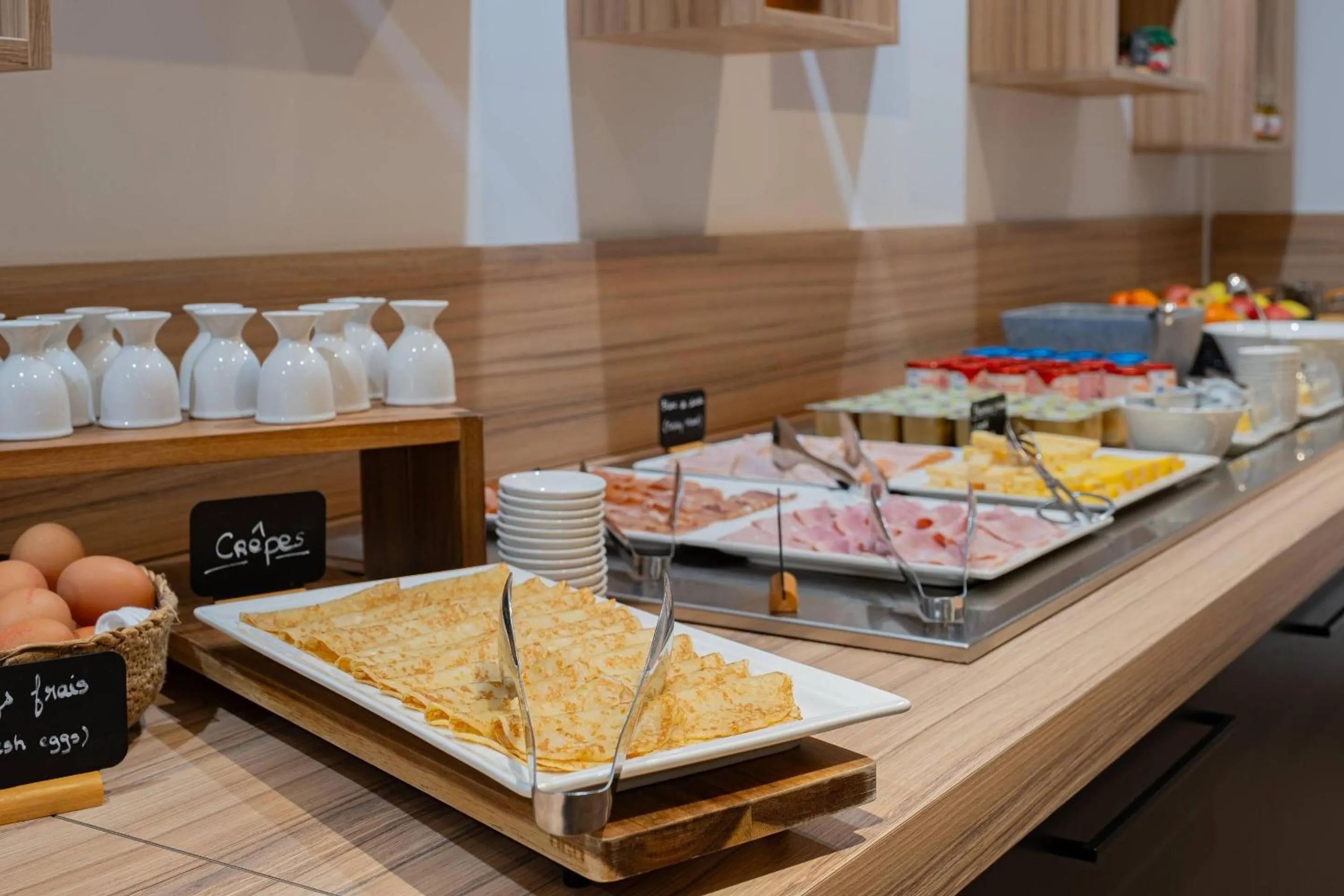 Breakfast in Zenitude Hotel La Valadière, Ascend Hotel Collection