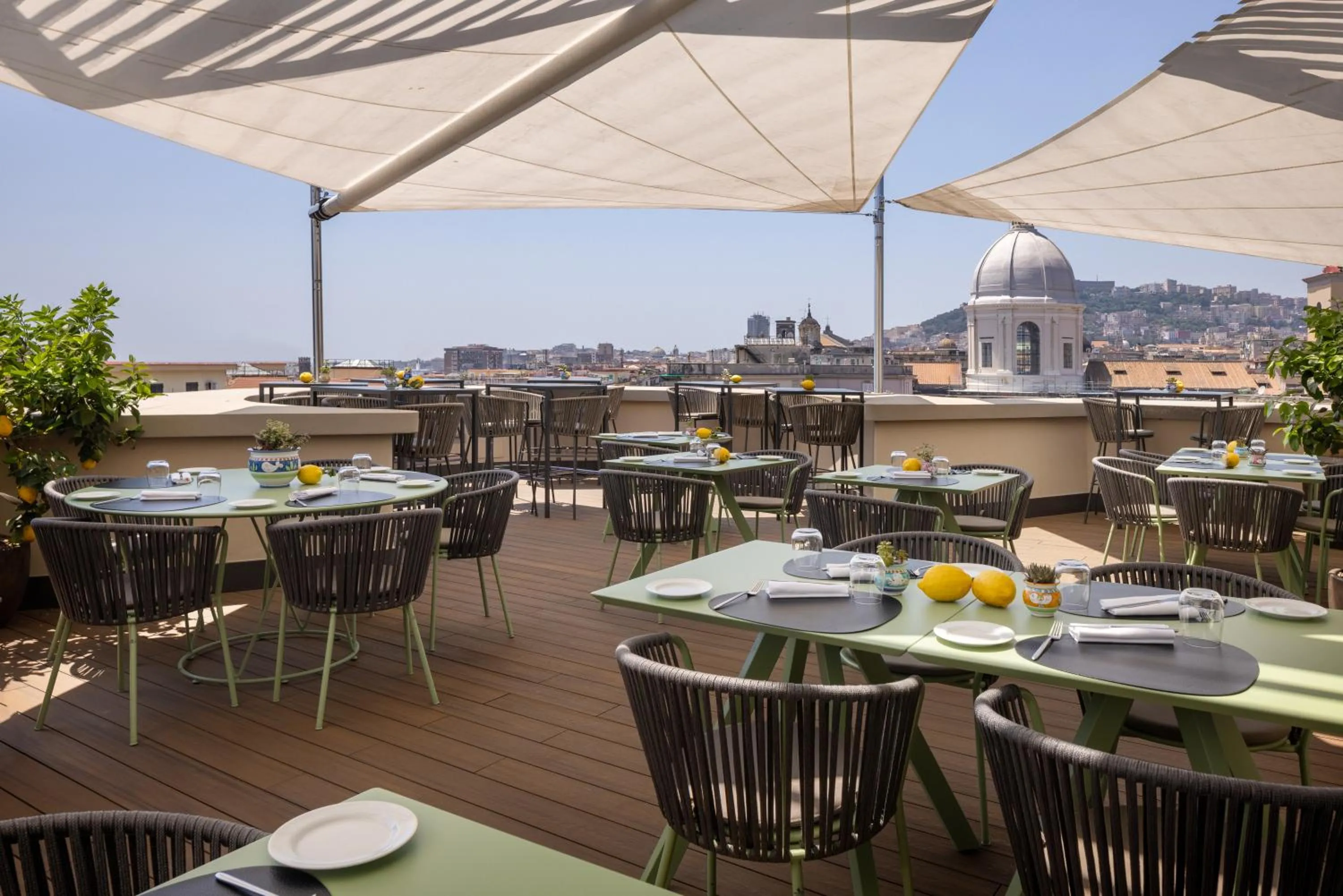 Restaurant/places to eat in UNA Hotels Napoli