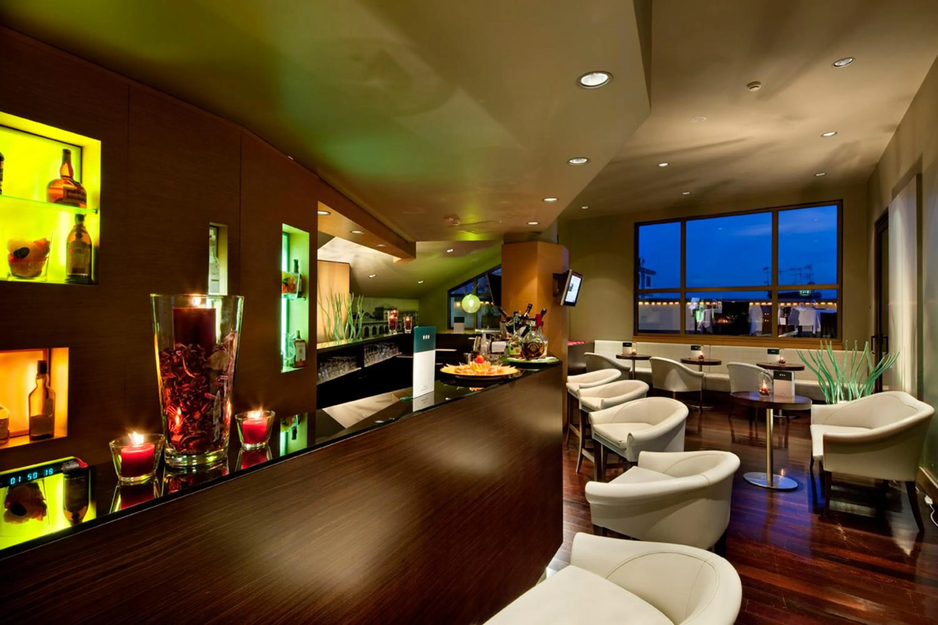 Lounge or bar in UNA Hotels Napoli