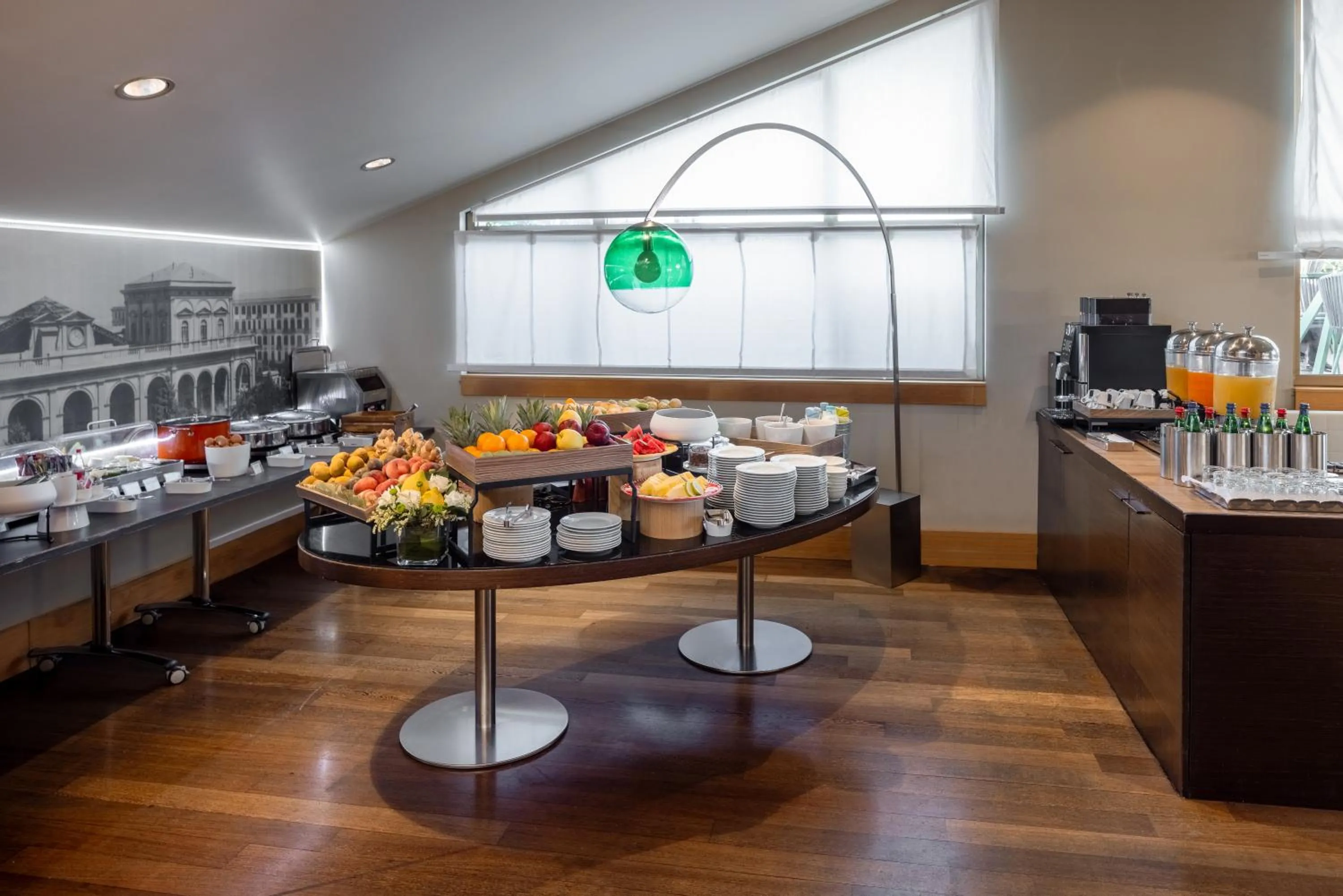 Restaurant/places to eat in UNA Hotels Napoli