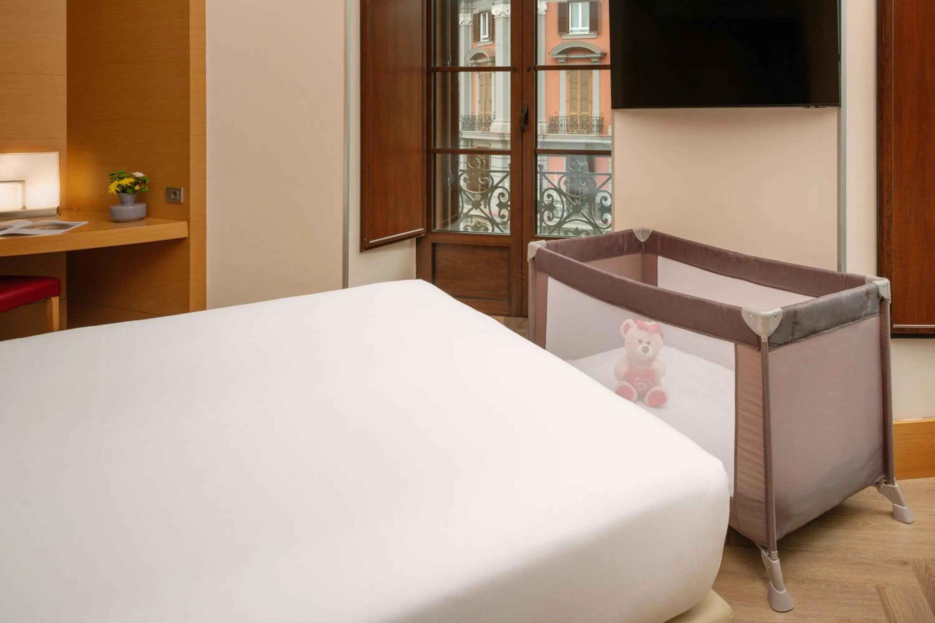 cot, Bed in UNA Hotels Napoli