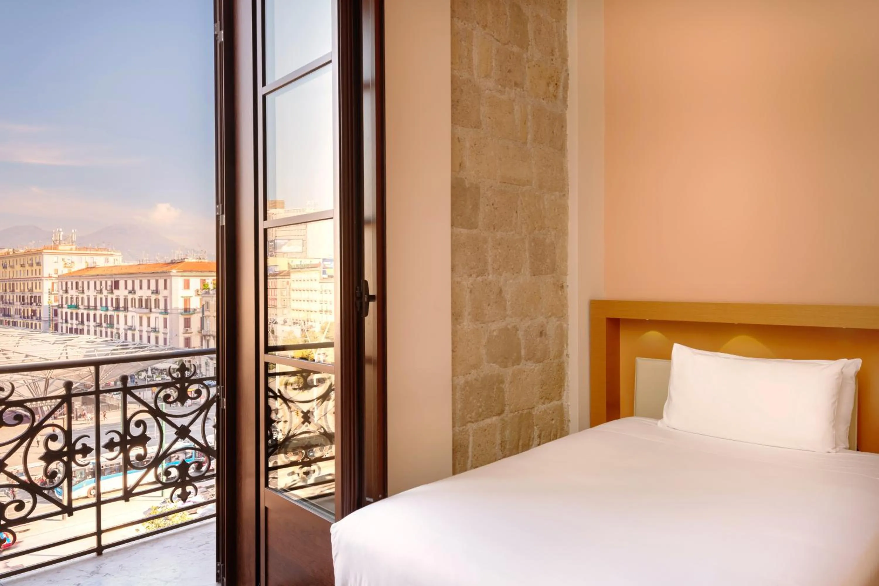 Bedroom, Bed in UNA Hotels Napoli