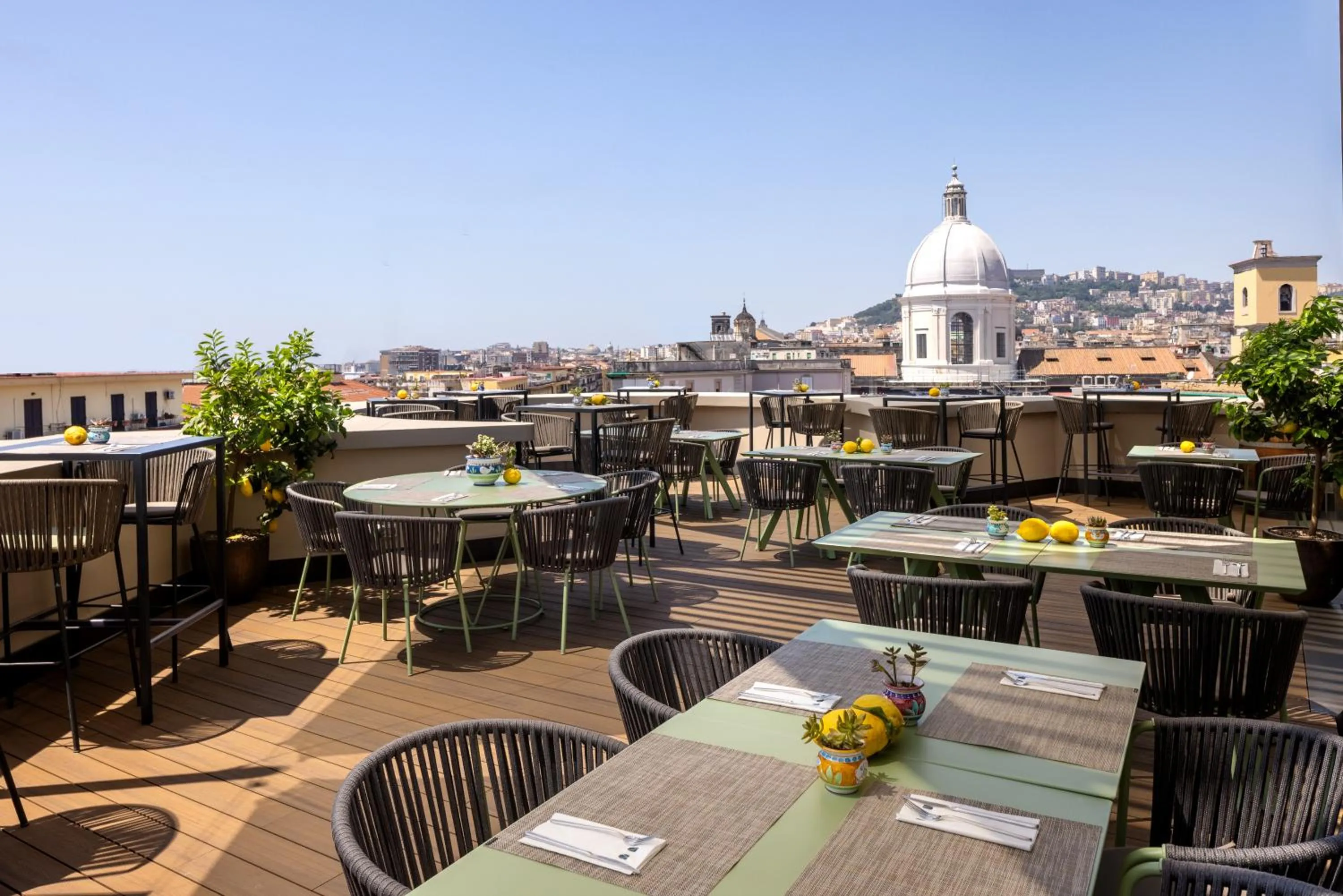 Restaurant/places to eat in UNA Hotels Napoli