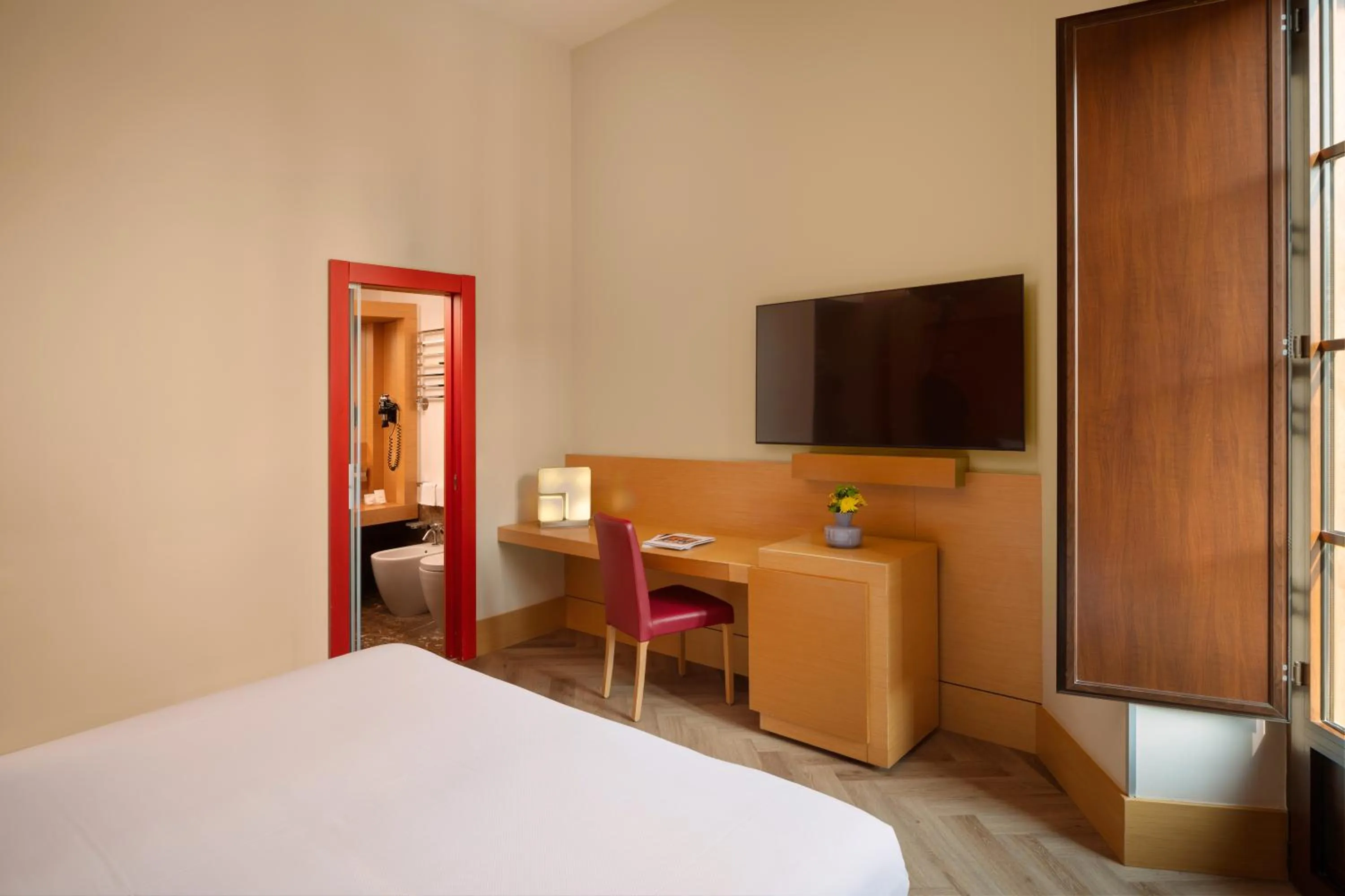 Bedroom, Bed in UNA Hotels Napoli