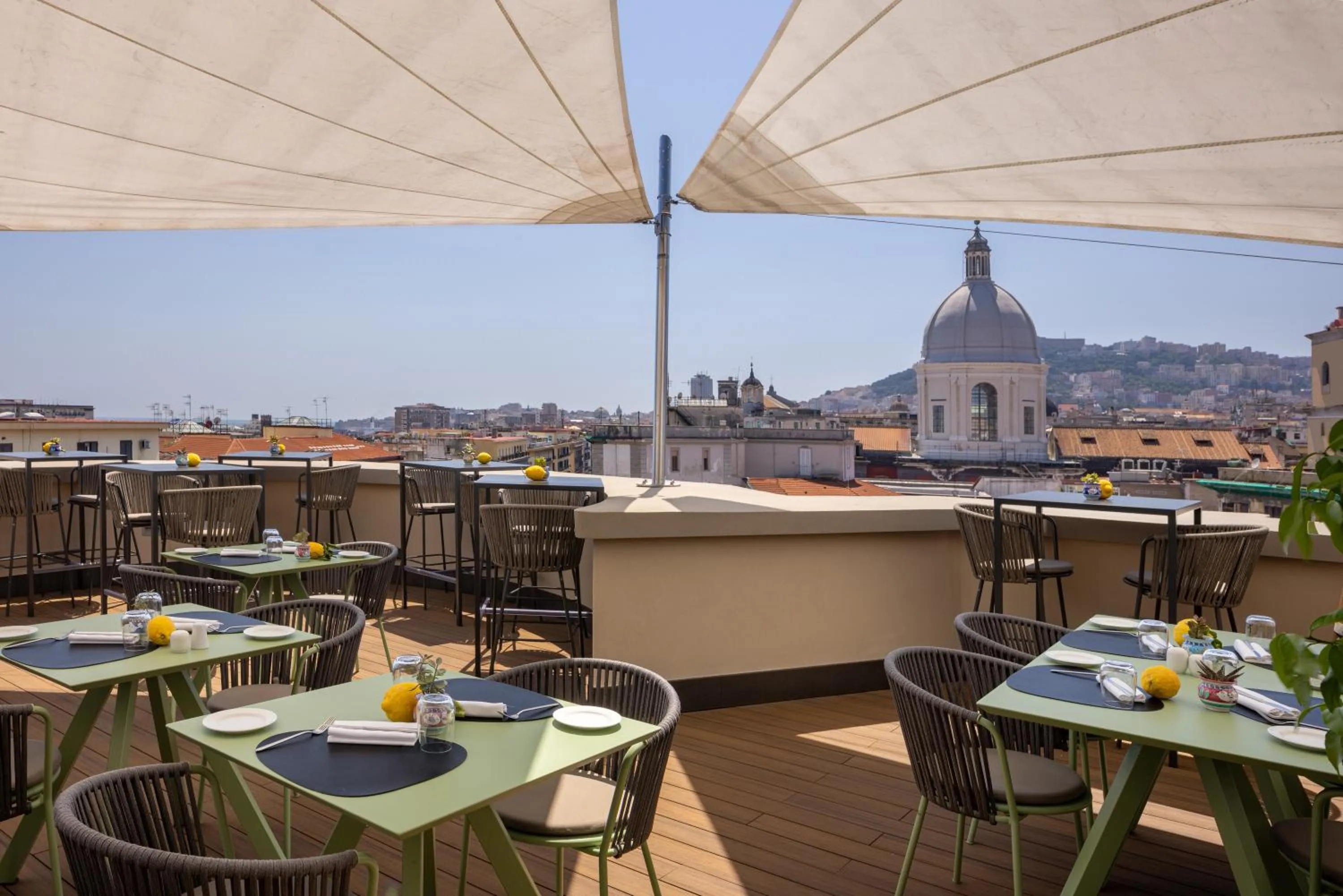 Restaurant/places to eat in UNA Hotels Napoli