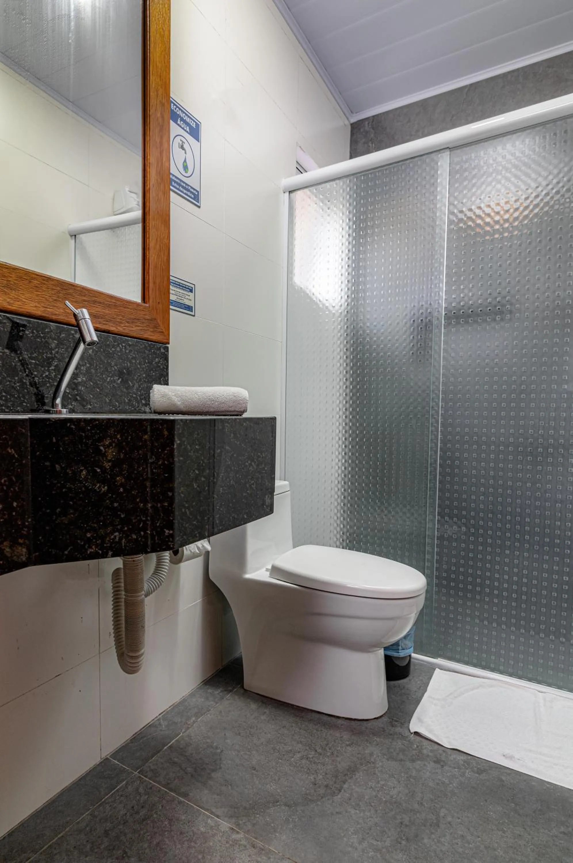 Shower in Hotel Conchas