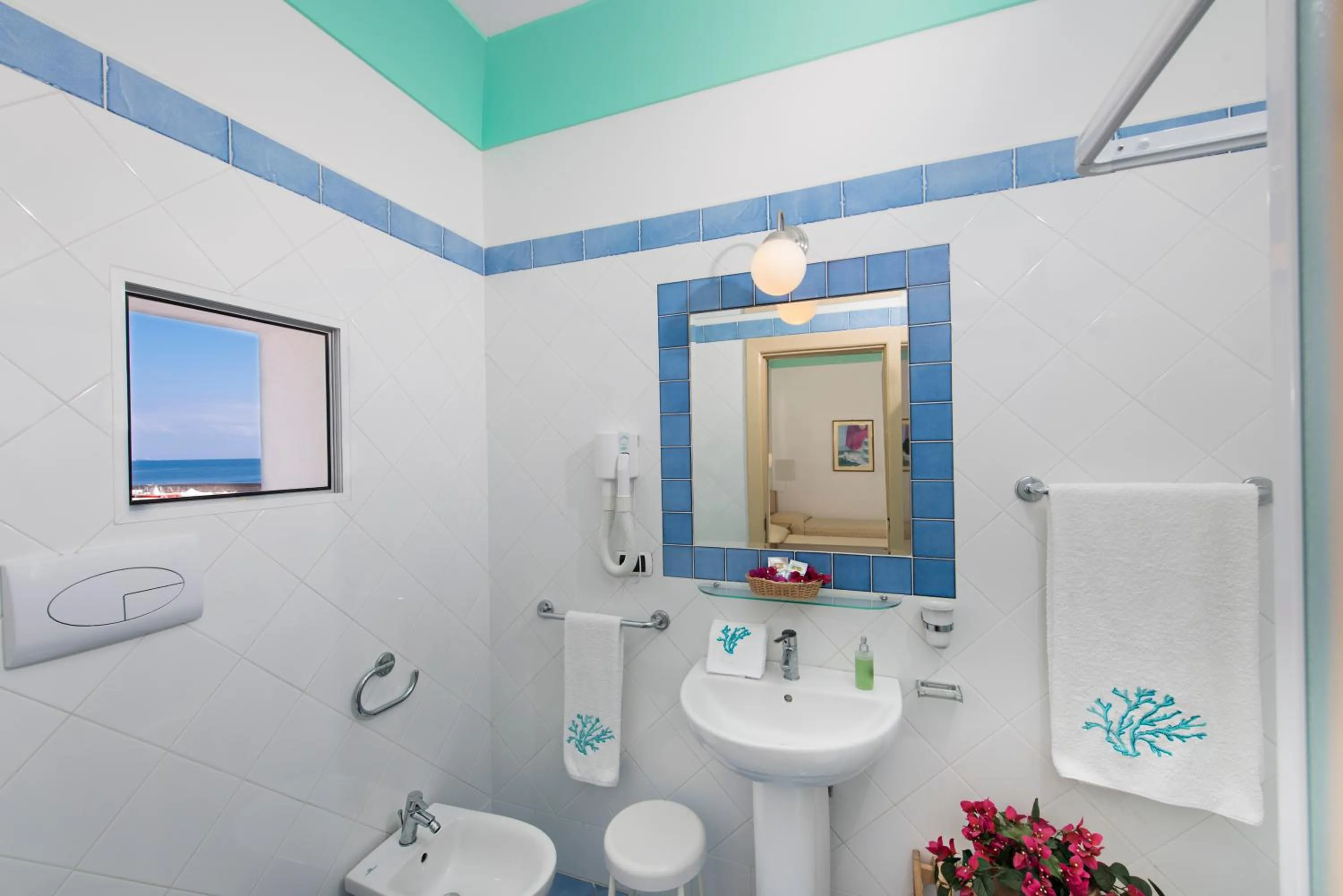 Shower in Hotel Ossidiana Stromboli Center