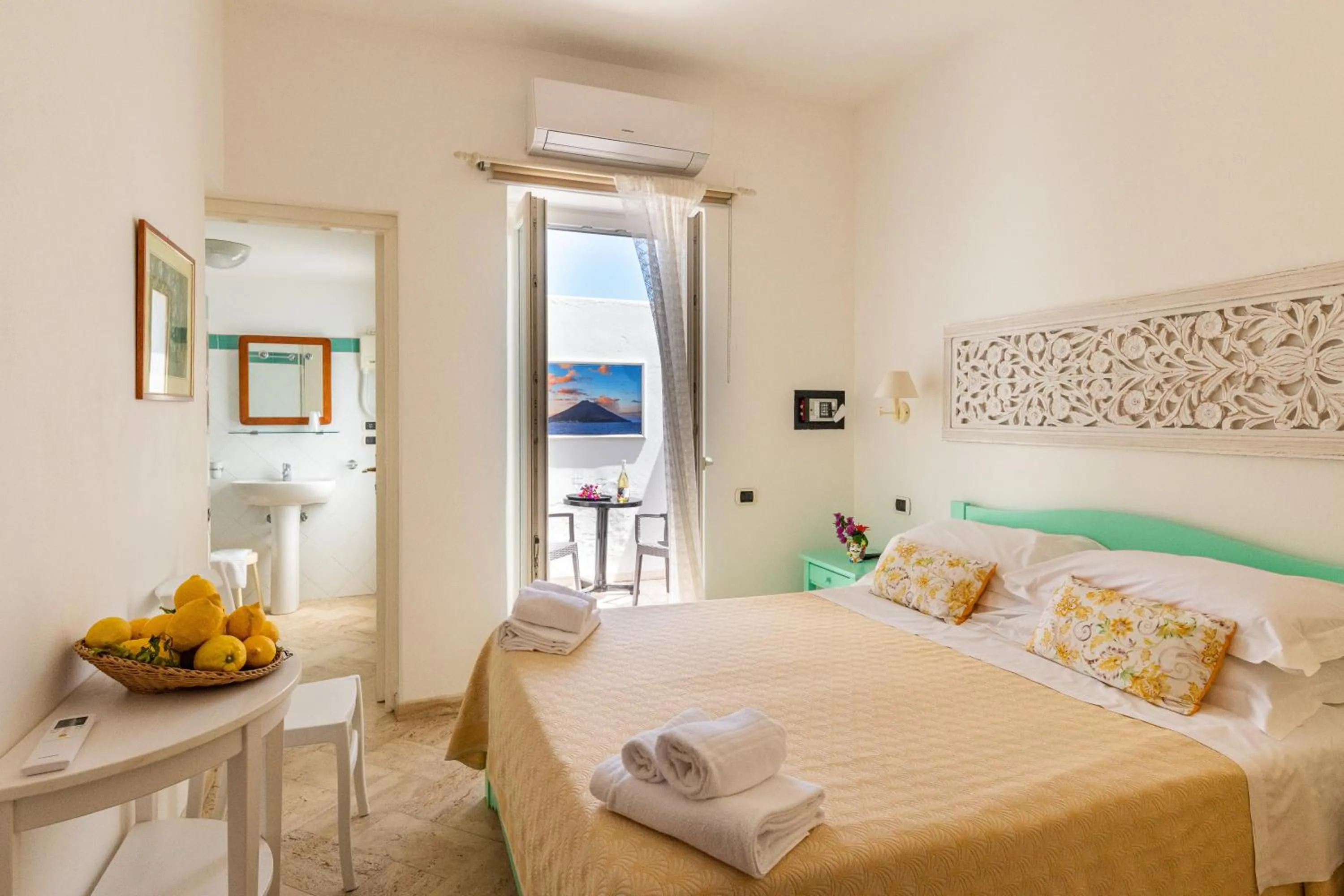 Bedroom, Bed in Hotel Ossidiana Stromboli Center