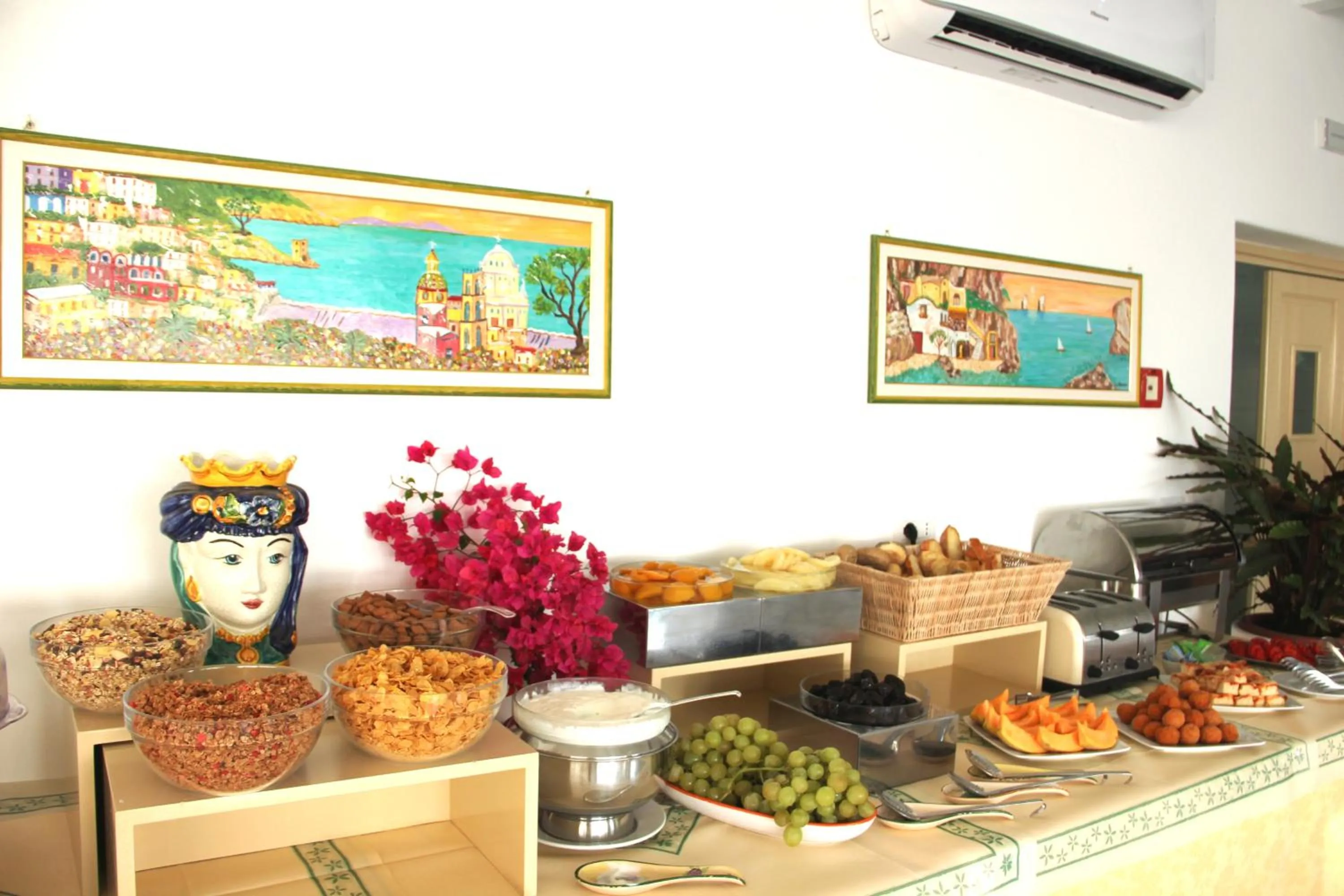 Food and drinks in Hotel Ossidiana Stromboli Center
