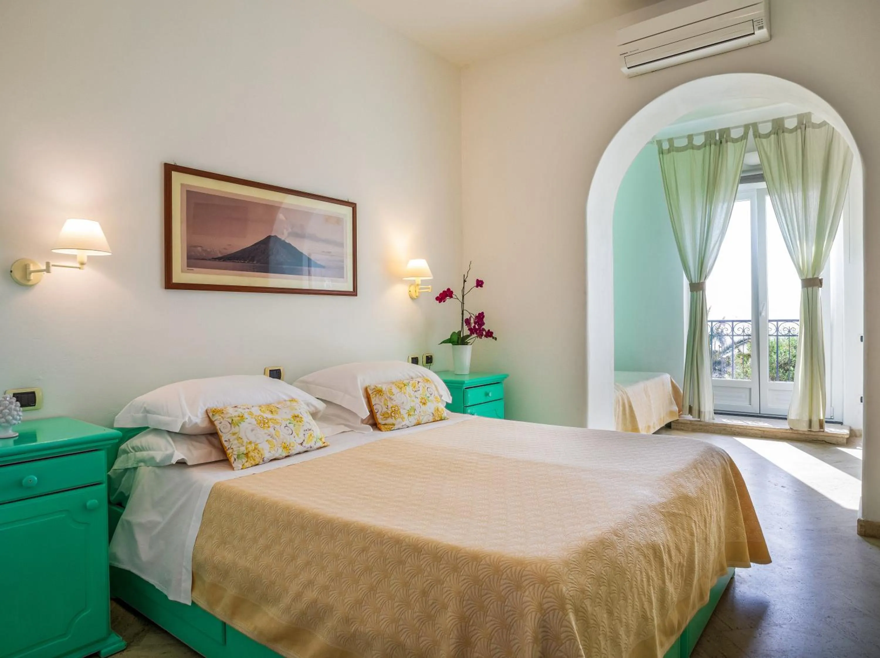 Bedroom, Bed in Hotel Ossidiana Stromboli Center