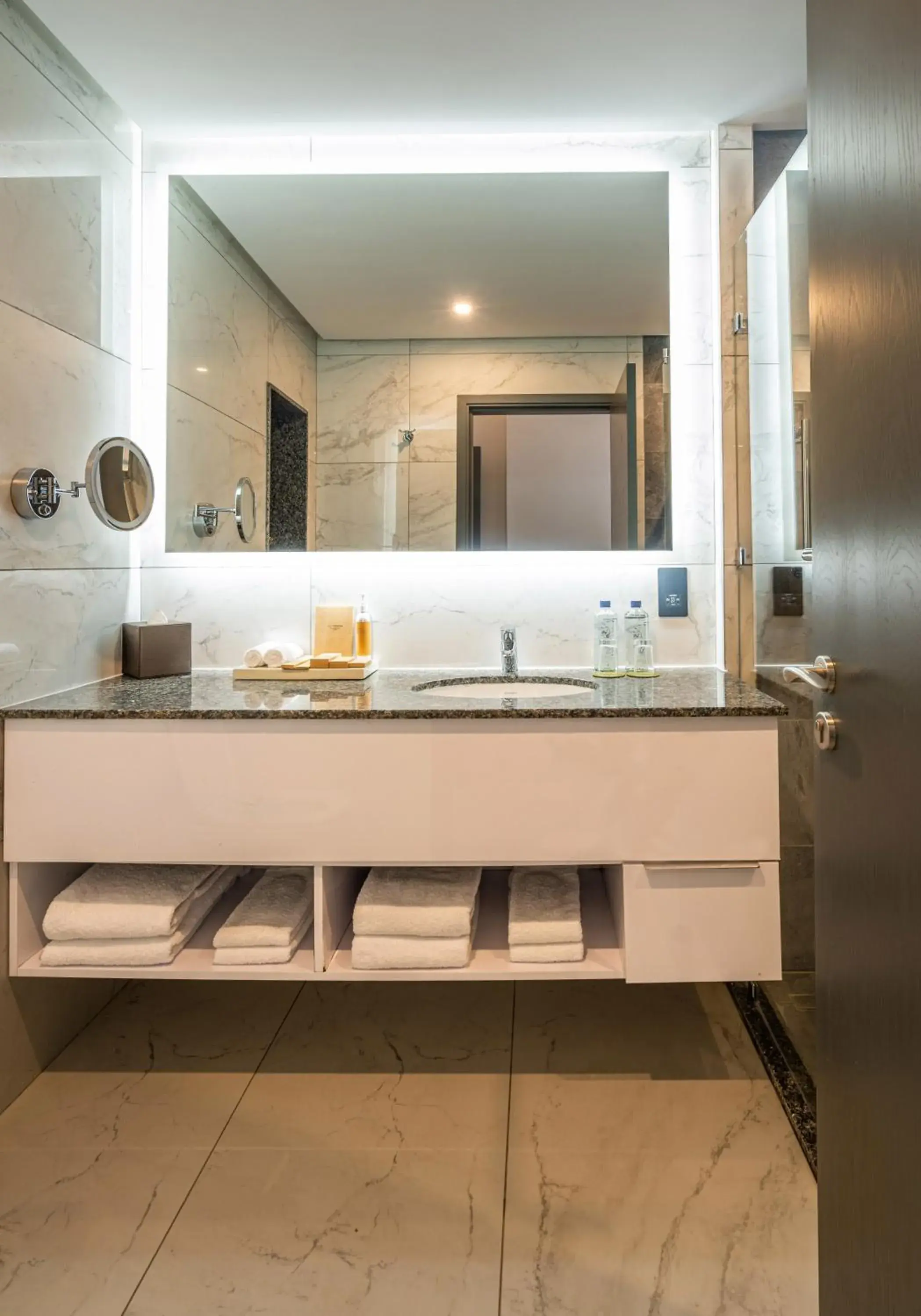 Deluxe Twin Room in Dusit Princess Hotel Residences Nairobi Deluxe Twin Room in Dusit Princess Hotel Residences Nairobi