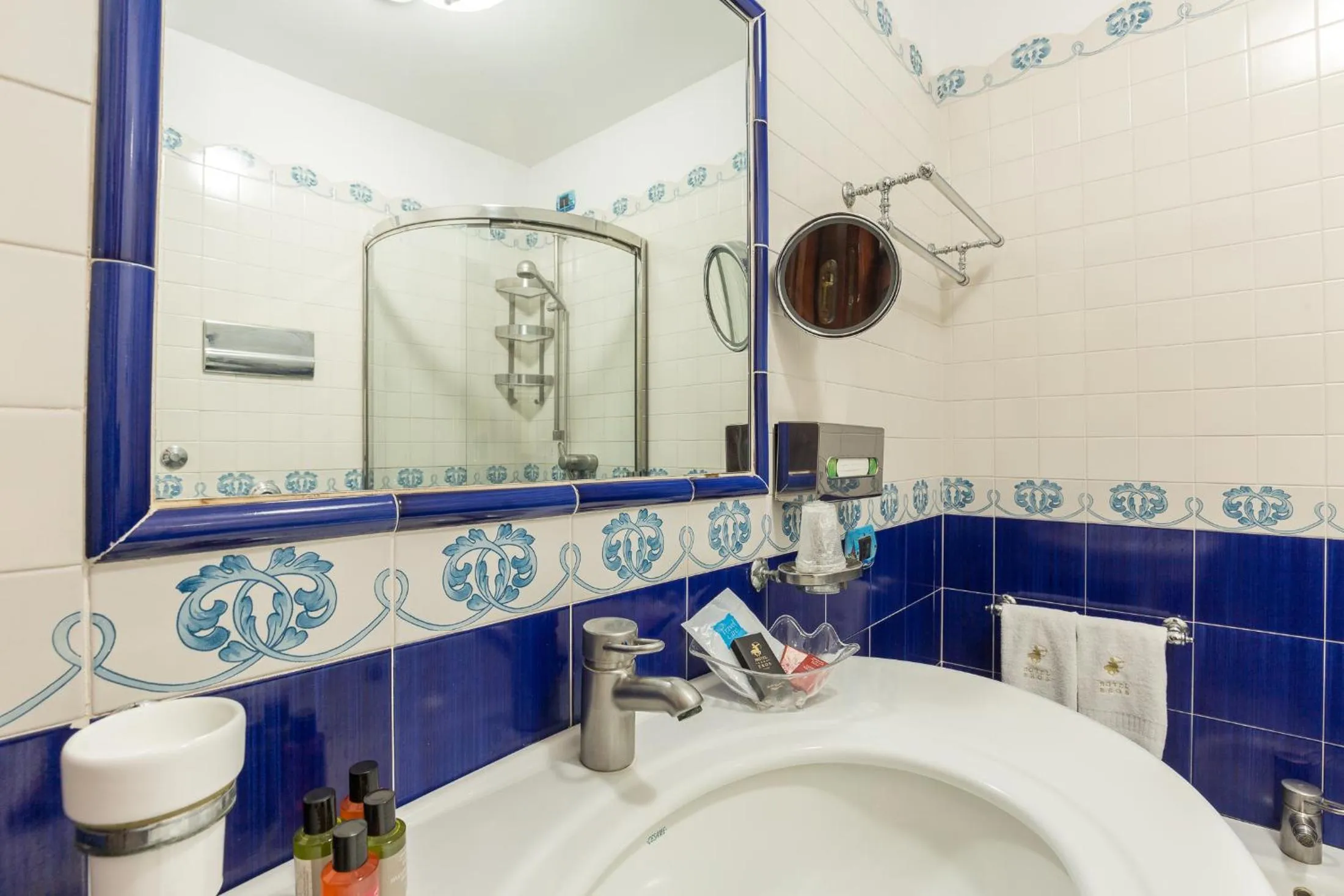 Bathroom in Hotel Eros