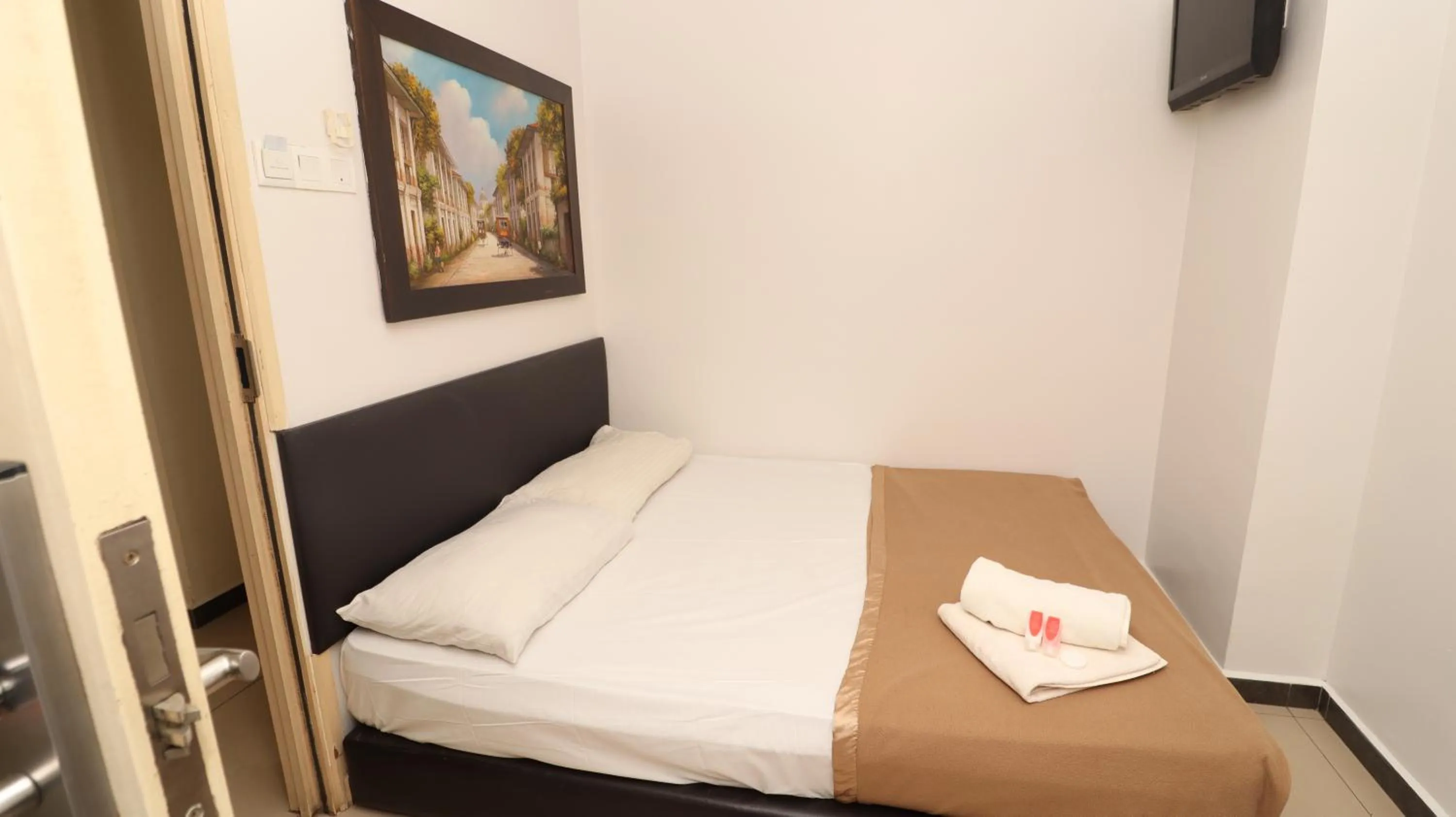 Bed in Hotel Seniman